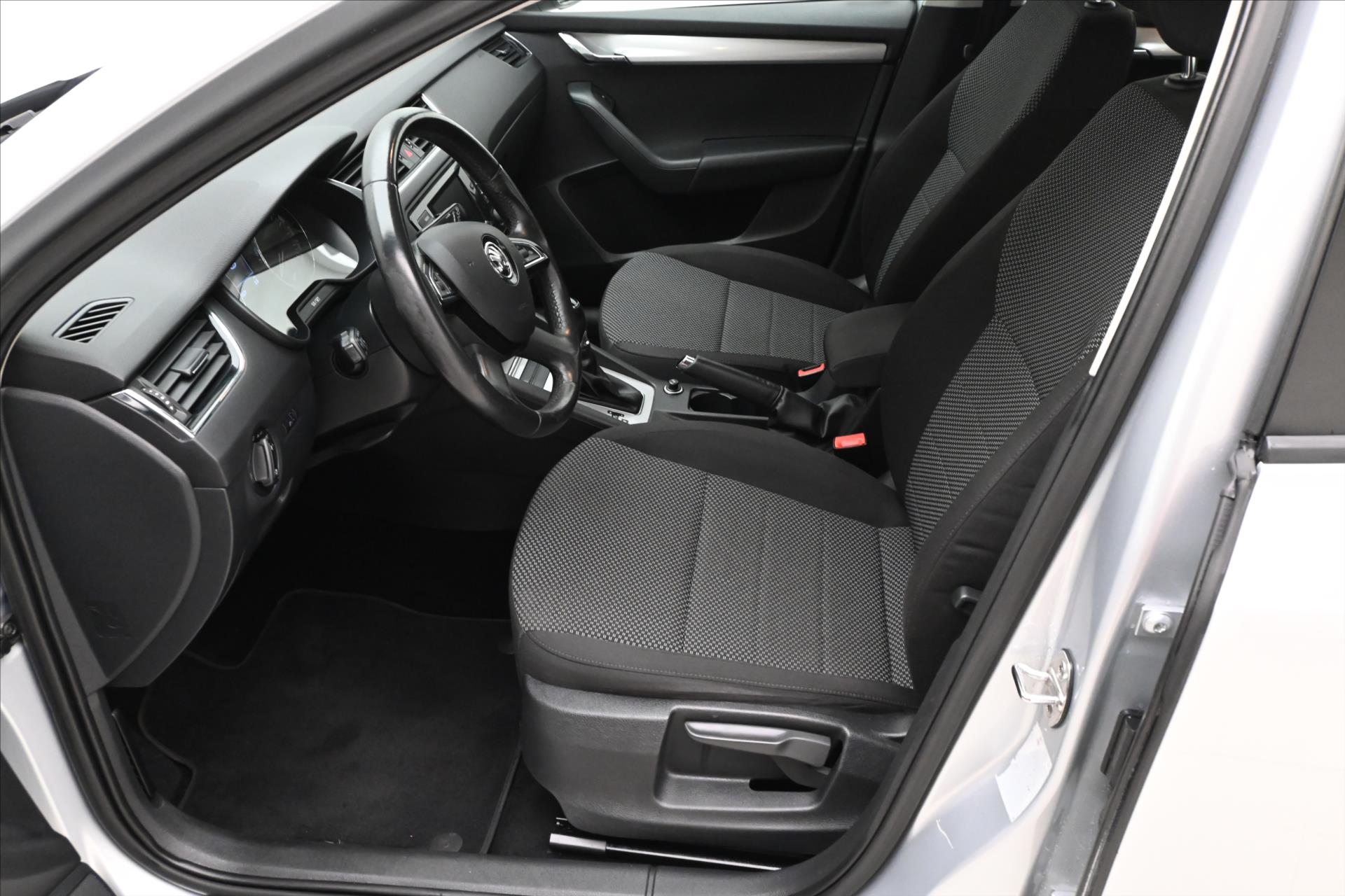 Main photo of the car Skoda Octavia 1,6 TDI 77 kW DSG Ambition Záruka až 5 let (13)