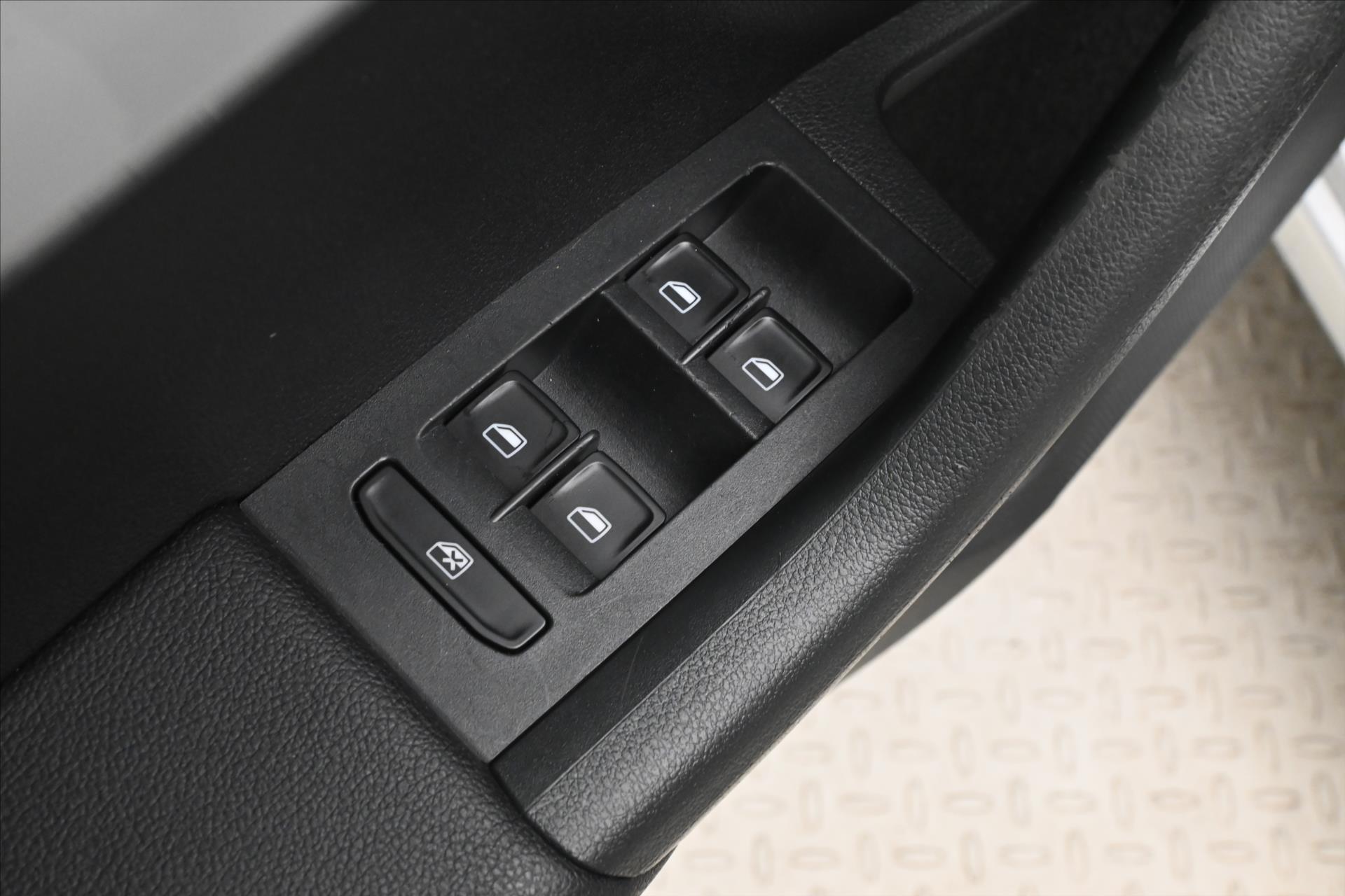 Main photo of the car Skoda Octavia 1,6 TDI 77 kW DSG Ambition Záruka až 5 let (24)