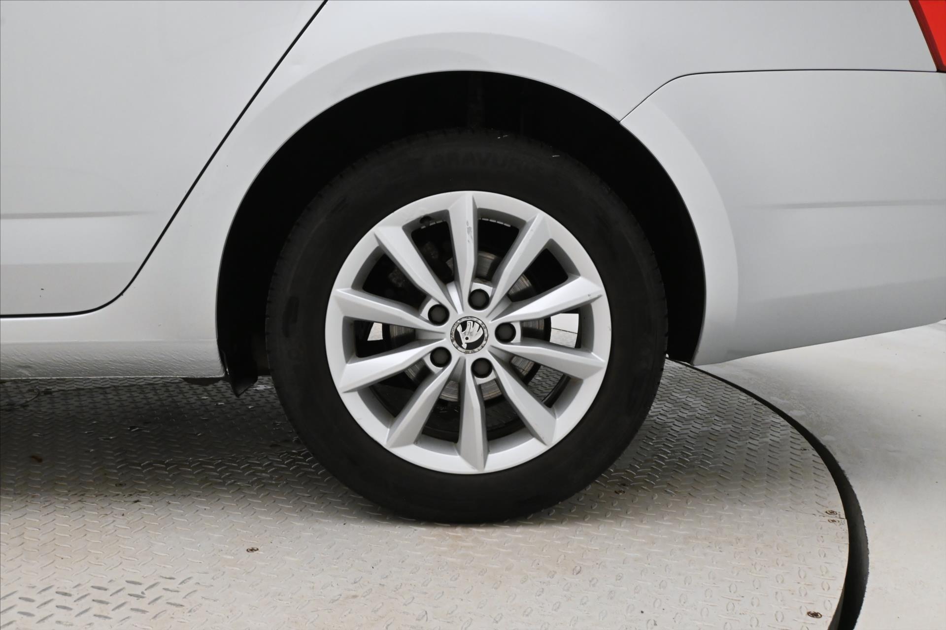 Main photo of the car Skoda Octavia 1,6 TDI 77 kW DSG Ambition Záruka až 5 let (29)