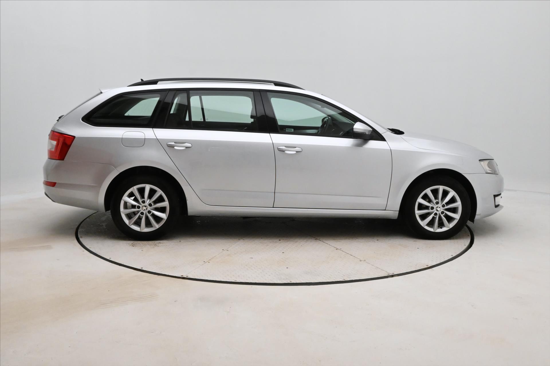 Main photo of the car Skoda Octavia 1,6 TDI 77 kW DSG Ambition Záruka až 5 let (4)