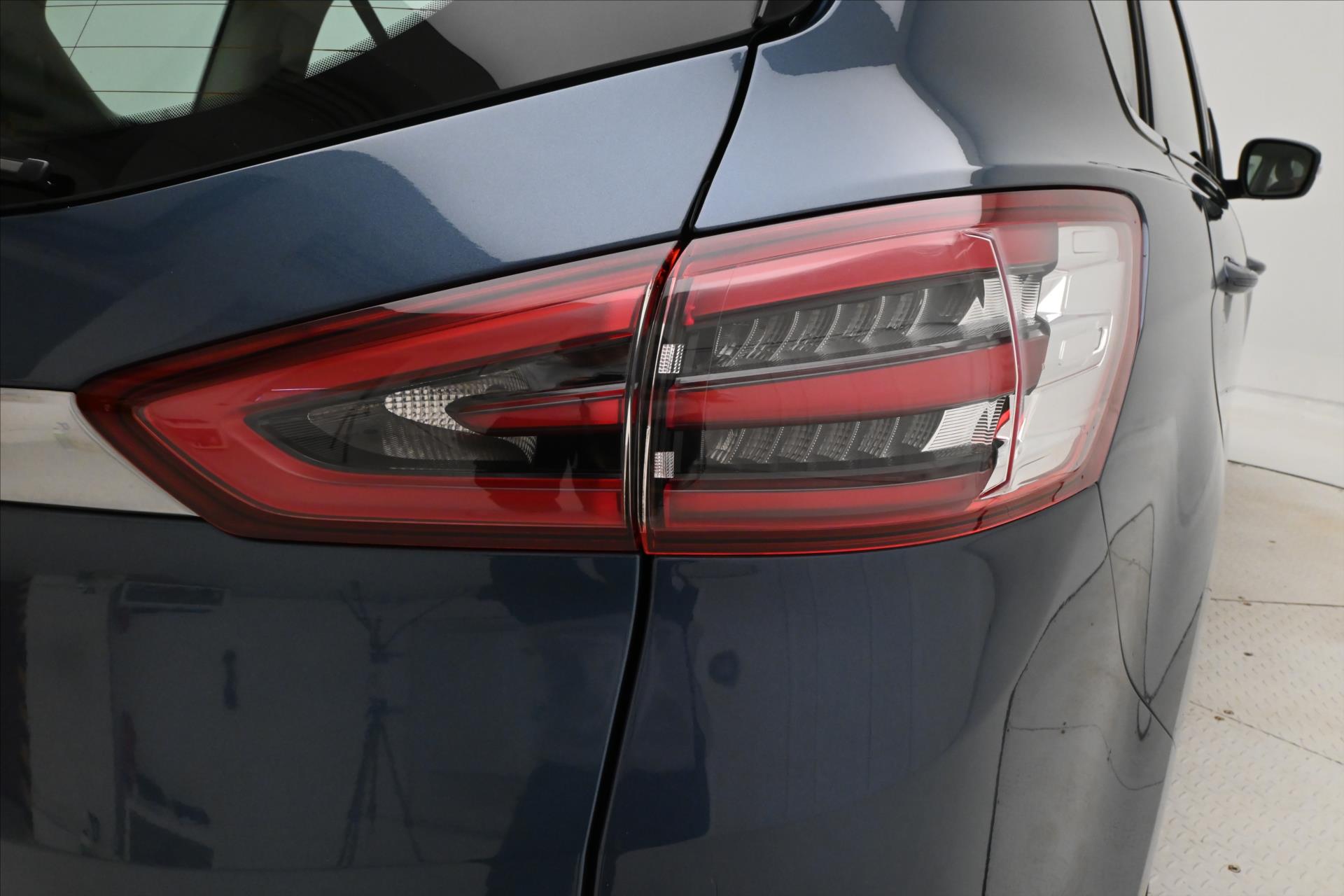 Main photo of the car Ford S-Max 2.0 EcoBLUE 140 kW AT8 7 SEATS Warranty up to 5 years (31)