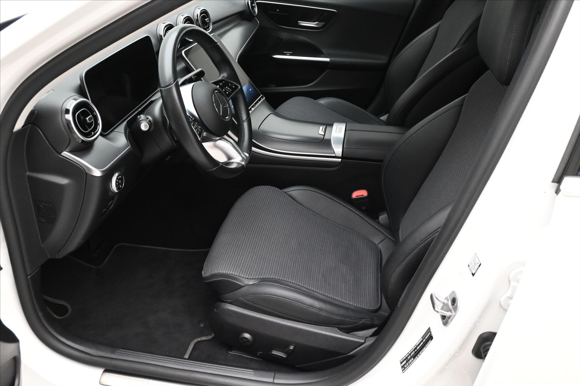Hlavní fotografie vozu Mercedes-Benz Třídy C 2,0 220d 147 kW 9G Tronic TAŽNÉ Záruka až 5 let (13)