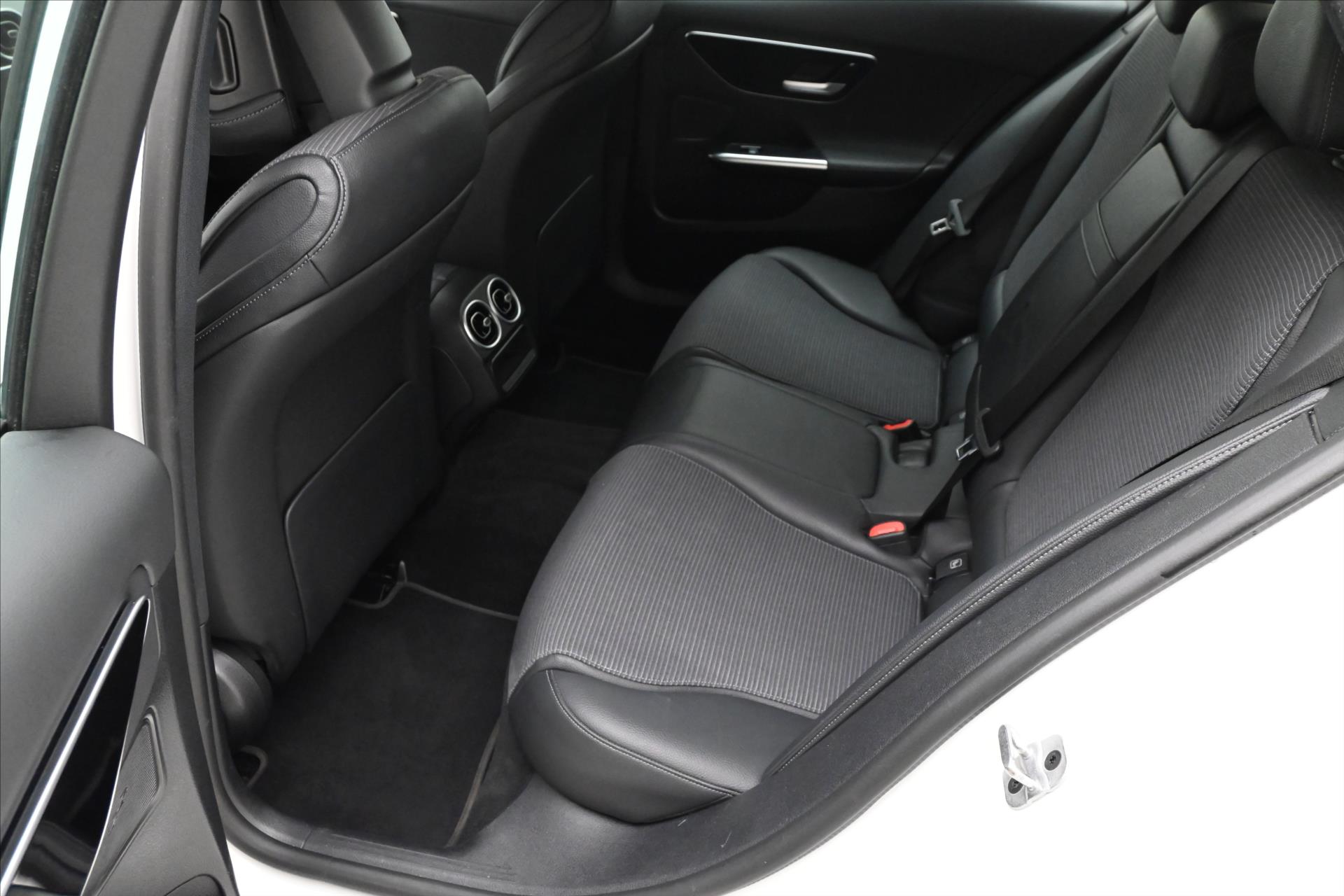 Hlavní fotografie vozu Mercedes-Benz Třídy C 2,0 220d 147 kW 9G Tronic TAŽNÉ Záruka až 5 let (14)