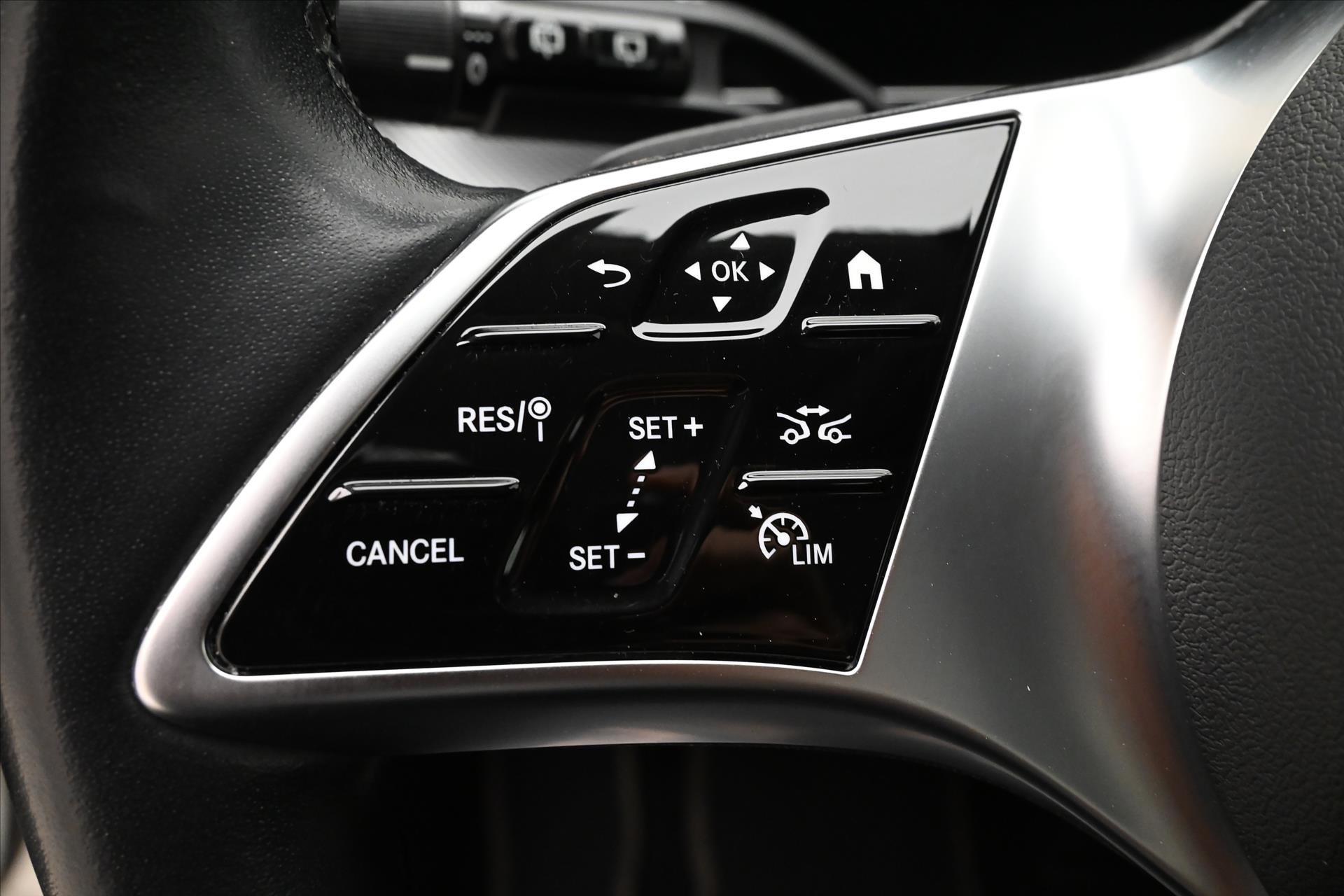 Hlavní fotografie vozu Mercedes-Benz Třídy C 2,0 220d 147 kW 9G Tronic TAŽNÉ Záruka až 5 let (23)