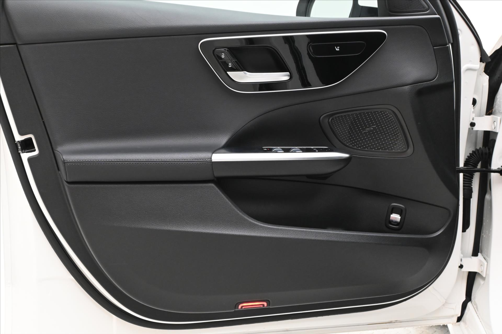 Hlavní fotografie vozu Mercedes-Benz Třídy C 2,0 220d 147 kW 9G Tronic TAŽNÉ Záruka až 5 let (24)