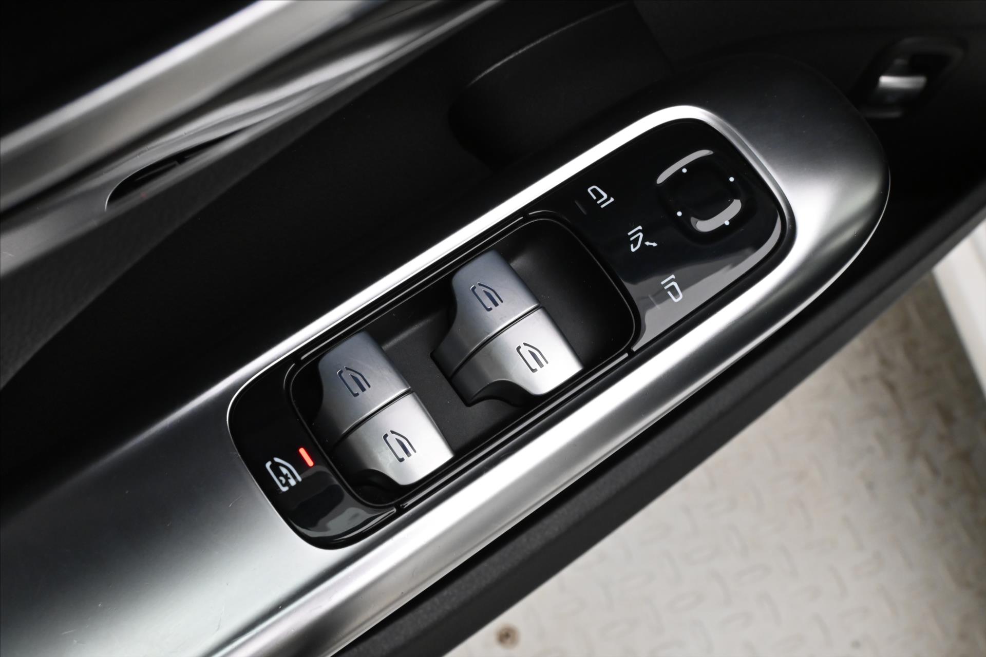 Hlavní fotografie vozu Mercedes-Benz Třídy C 2,0 220d 147 kW 9G Tronic TAŽNÉ Záruka až 5 let (25)