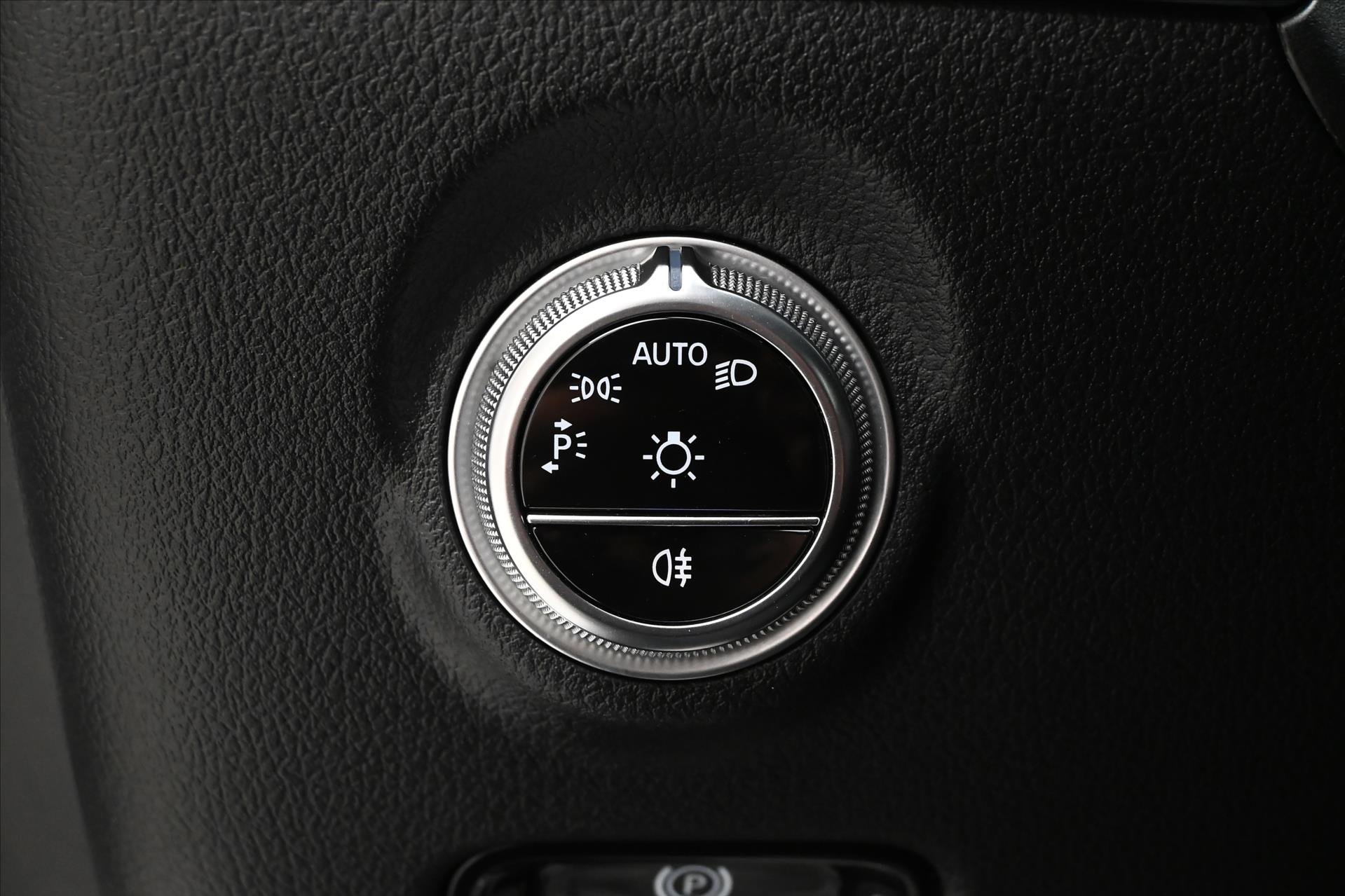 Hlavní fotografie vozu Mercedes-Benz Třídy C 2,0 220d 147 kW 9G Tronic TAŽNÉ Záruka až 5 let (26)
