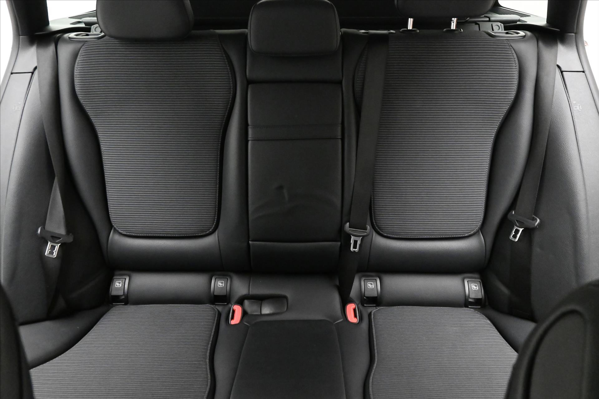 Hlavní fotografie vozu Mercedes-Benz Třídy C 2,0 220d 147 kW 9G Tronic TAŽNÉ Záruka až 5 let (28)
