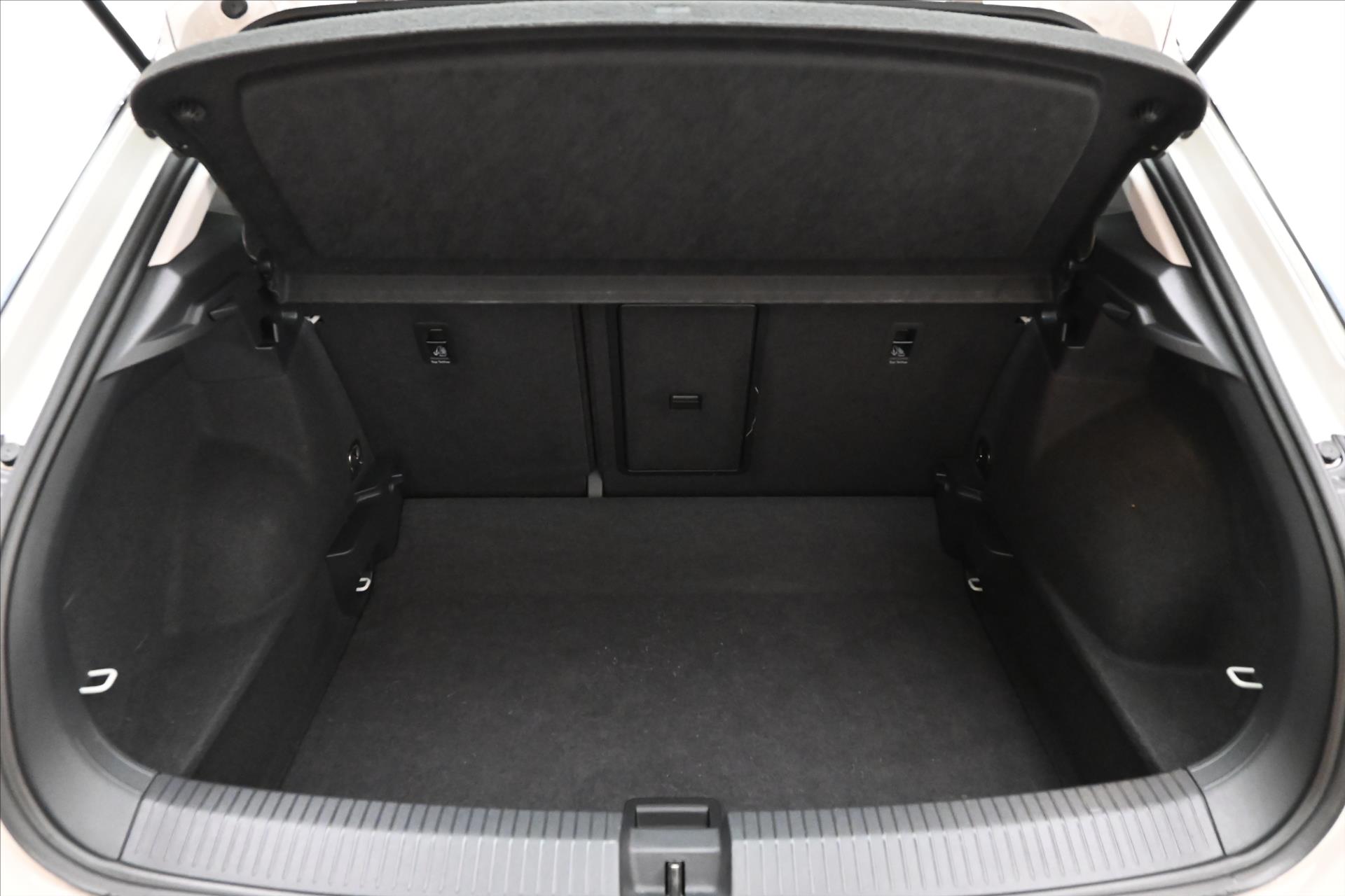 Main photo of the car Volkswagen T-Roc 2,0 TDI 110 kW DSG STYLE Záruka až 5 let (10)