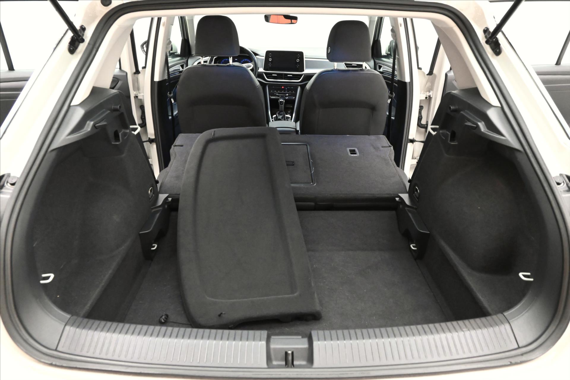 Main photo of the car Volkswagen T-Roc 2,0 TDI 110 kW DSG STYLE Záruka až 5 let (11)