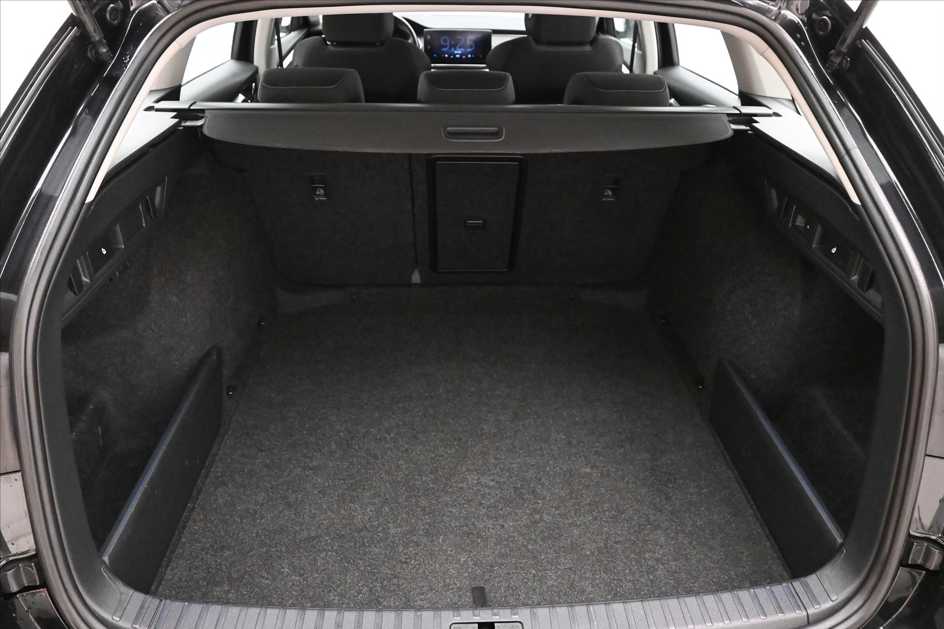 Hlavní fotografie vozu Škoda Octavia 2,0 TDI 110kW DSG Style Záruka až 5 let (10)