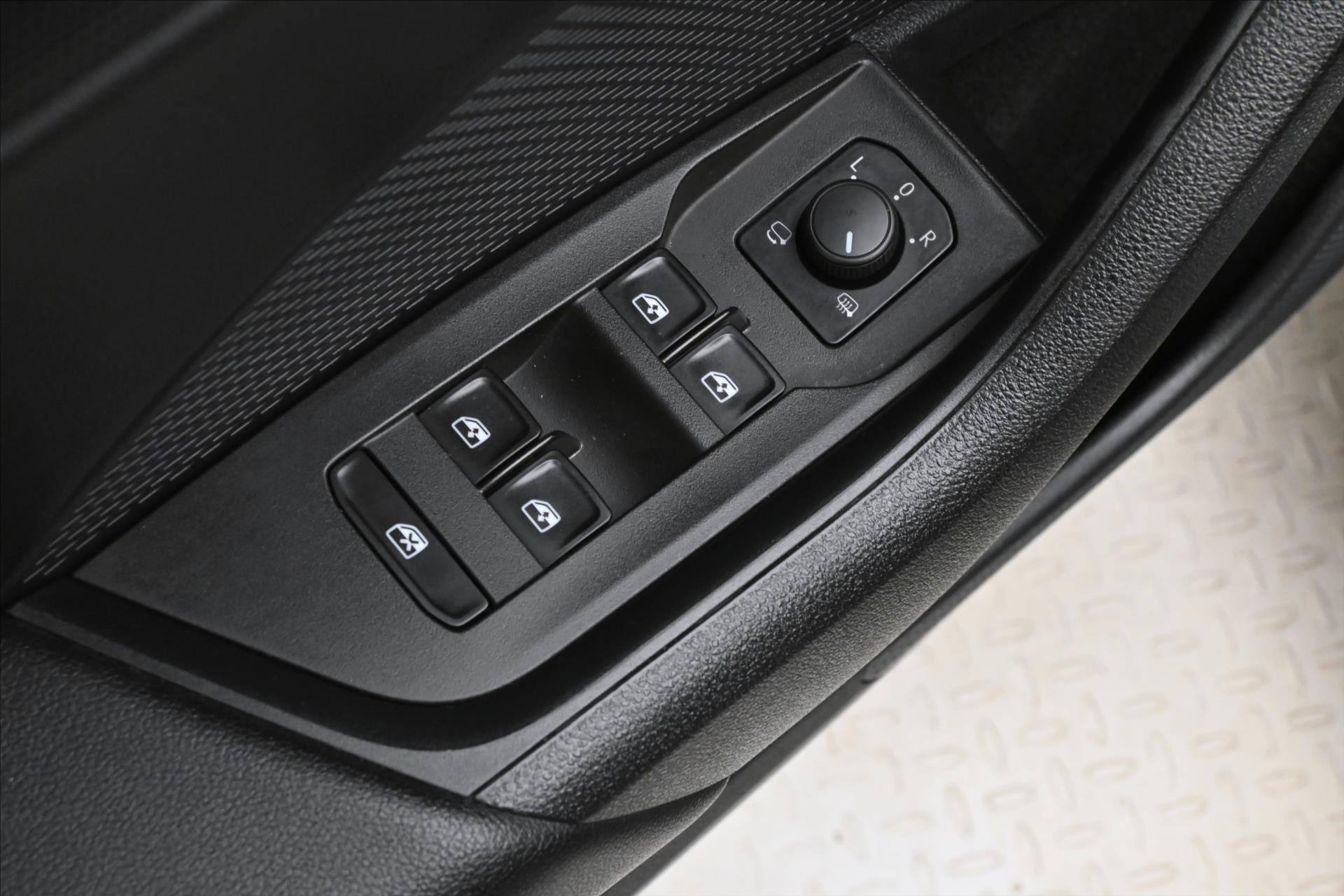 Hlavní fotografie vozu Škoda Octavia 2,0 TDI 110kW DSG Style Záruka až 5 let (27)