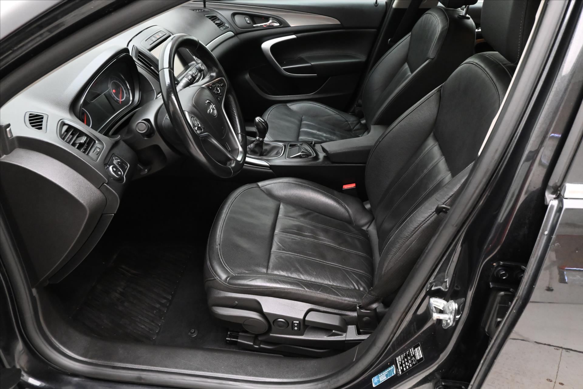 Hlavní fotografie vozu Opel Insignia 2,0 CDTI 103kW Bi-Xen tažné (13)