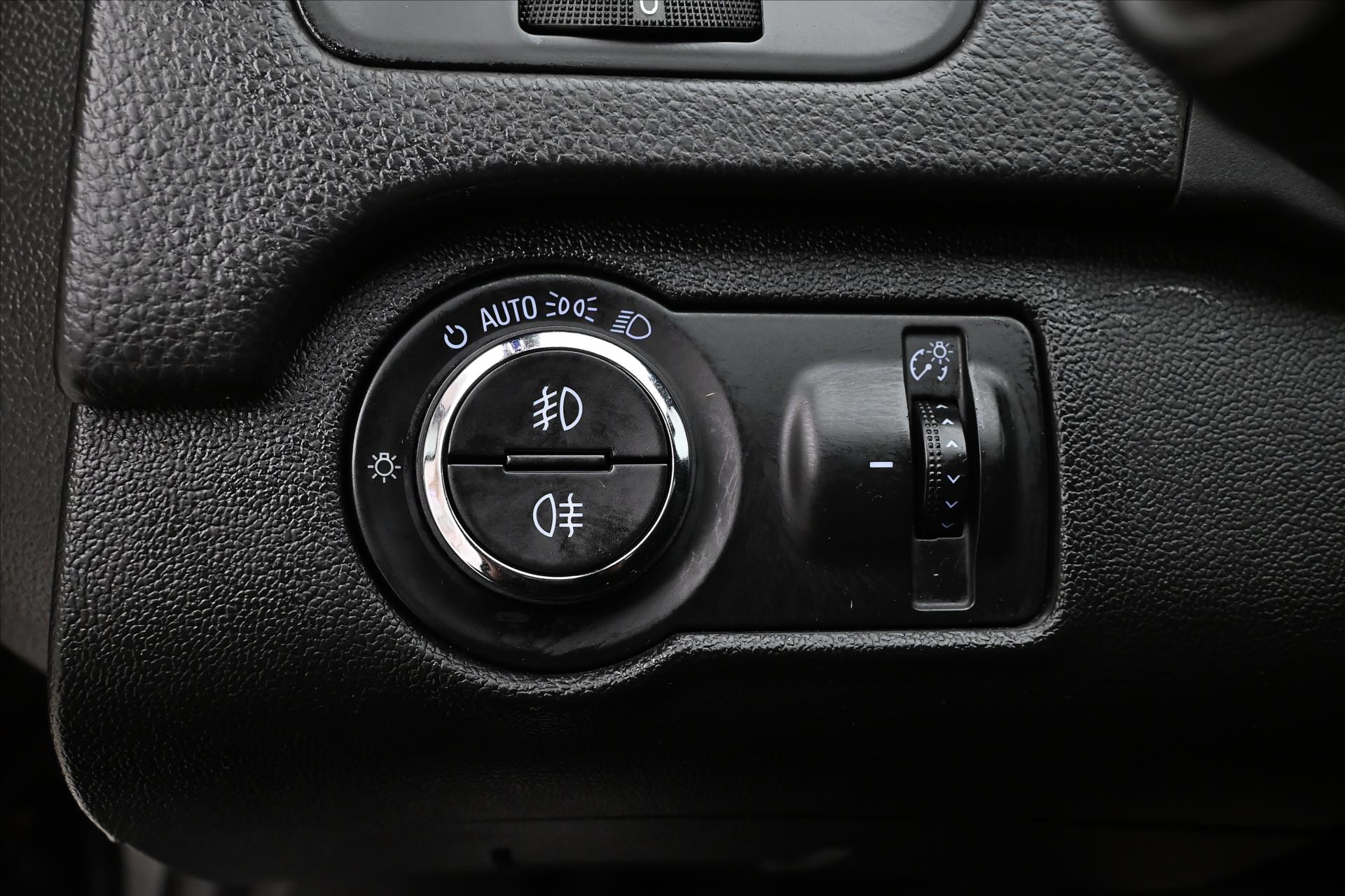 Hlavní fotografie vozu Opel Insignia 2,0 CDTI 103kW Bi-Xen tažné (25)