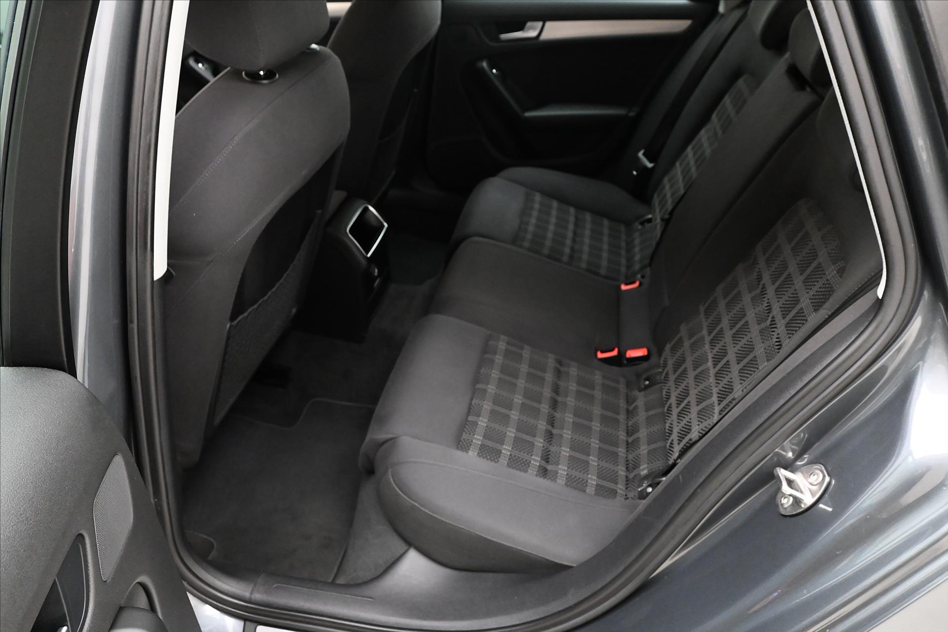 Hlavní fotografie vozu Audi A4 2,0 TDI 105 kW Nová STK (14)