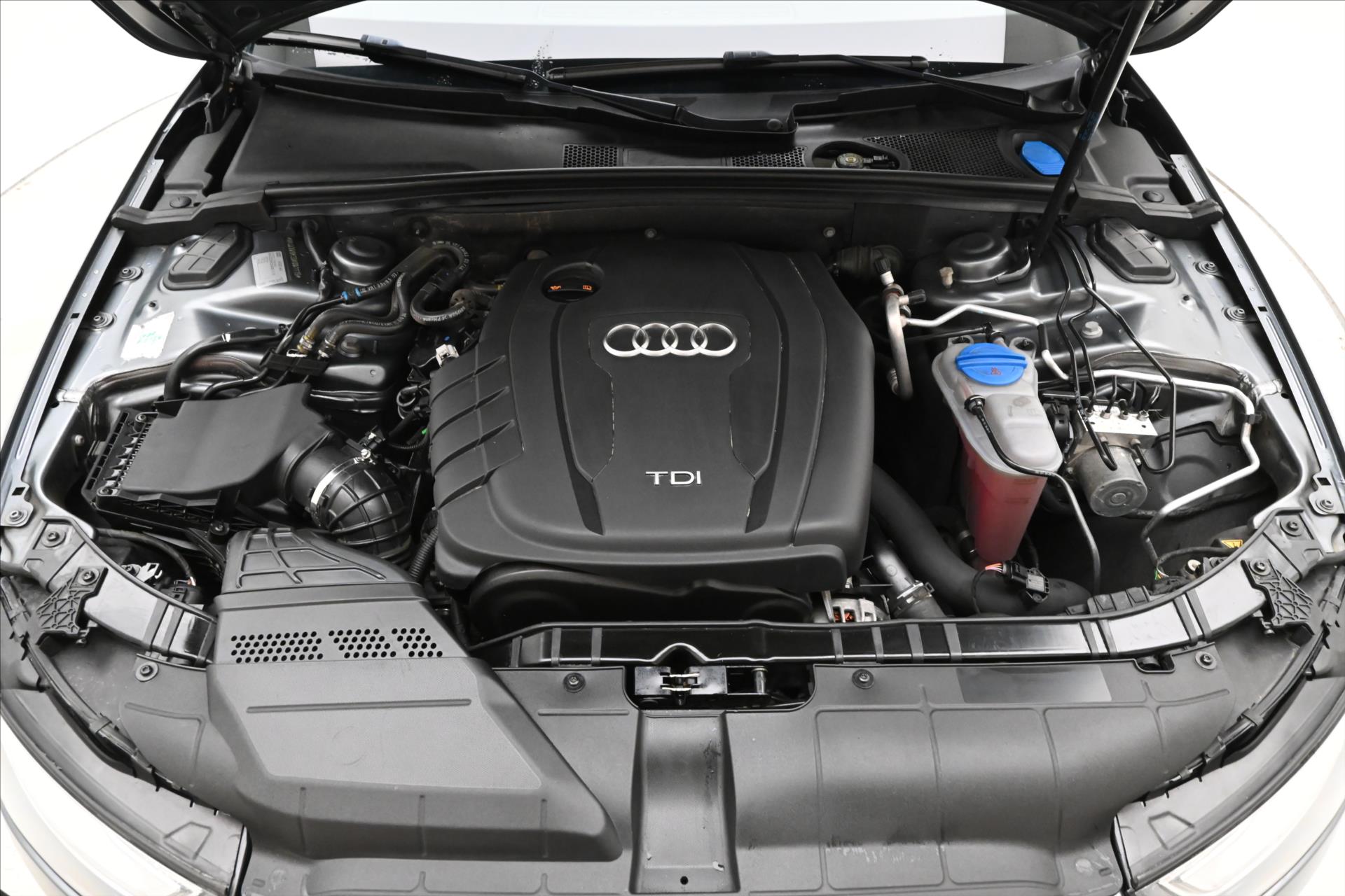 Hlavní fotografie vozu Audi A4 2,0 TDI 105 kW Nová STK (9)