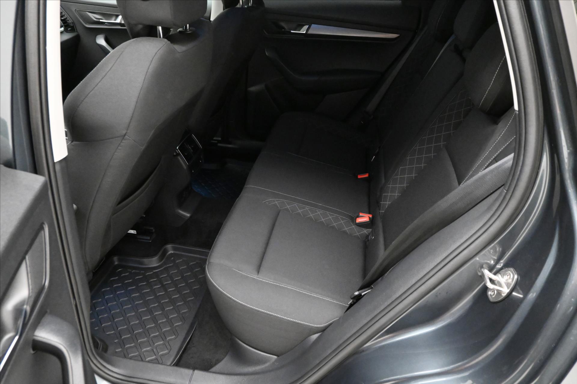 Hlavní fotografie vozu Škoda Karoq 1,6 TDI 85 kW Ambition Záruka až 5 let (14)