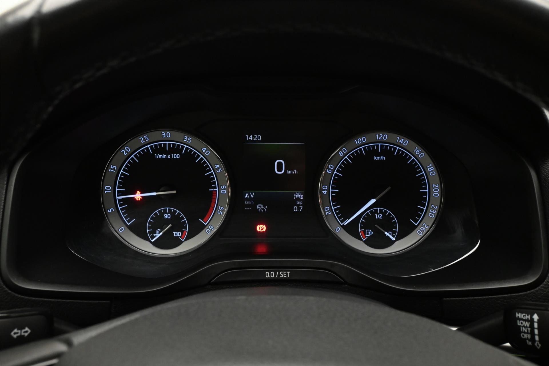 Hlavní fotografie vozu Škoda Karoq 1,6 TDI 85 kW Ambition Záruka až 5 let (16)