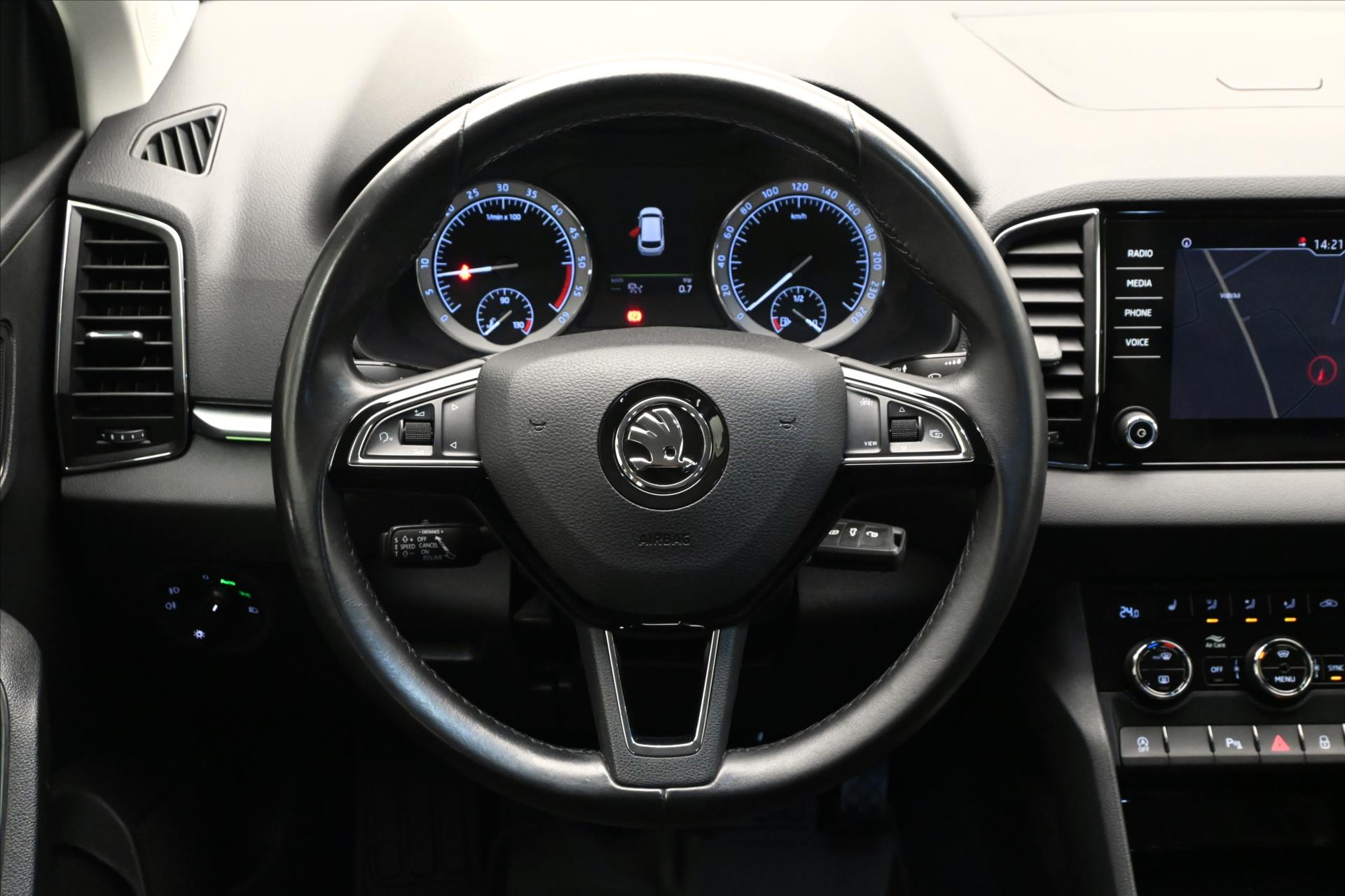 Hlavní fotografie vozu Škoda Karoq 1,6 TDI 85 kW Ambition Záruka až 5 let (18)