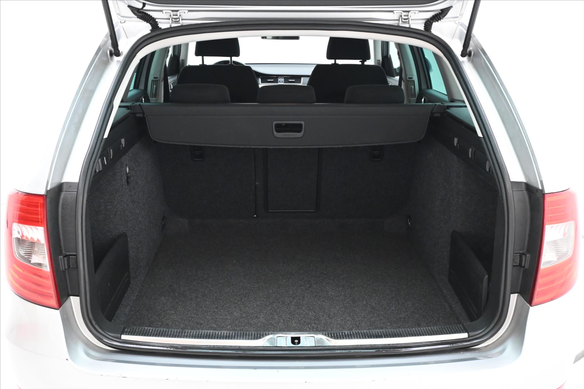 Main photo of the car Skoda Superb 2.0 TDI 103 kW Ambition (10)