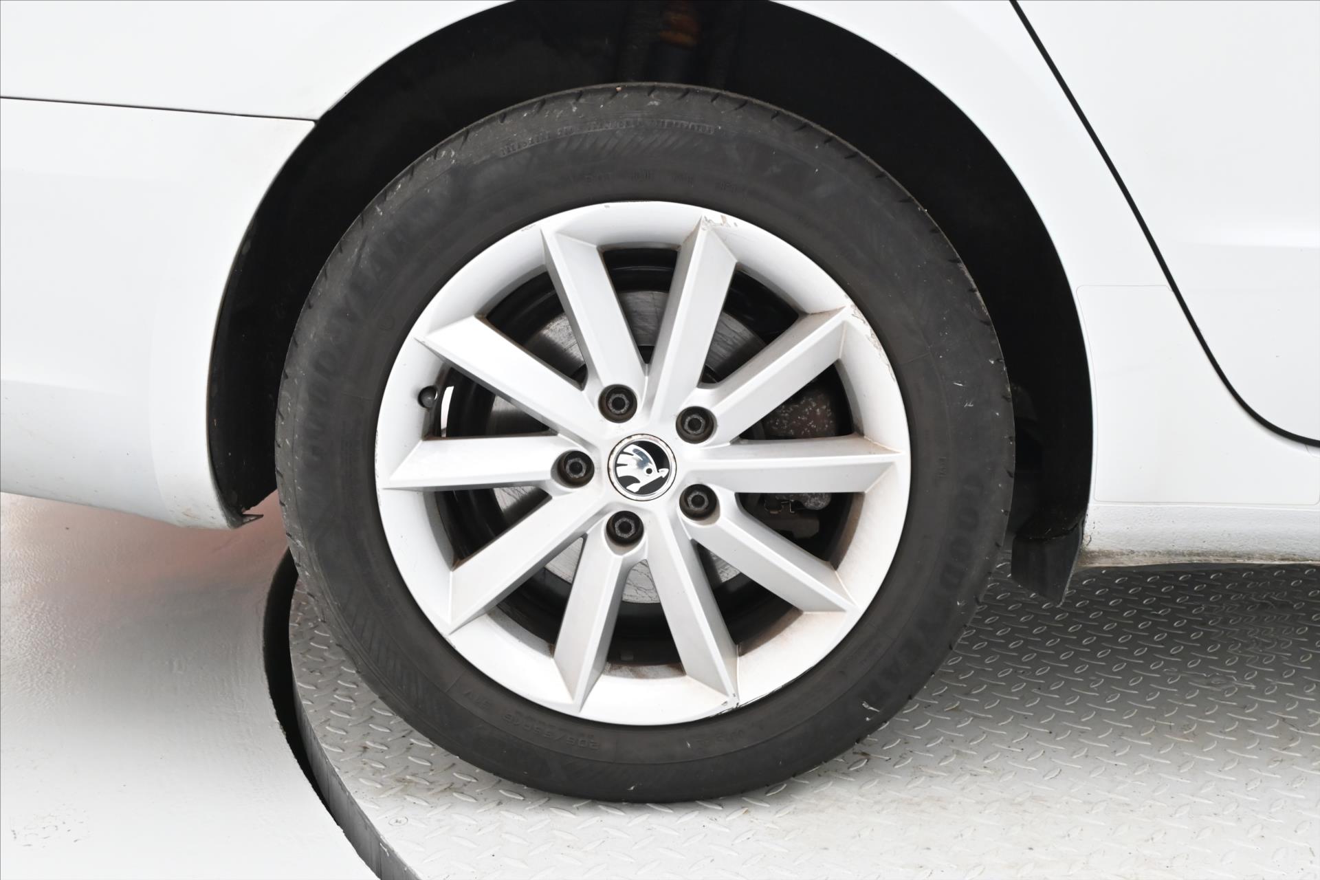 Main photo of the car Skoda Superb 2.0 TDI 103 kW Ambition (27)