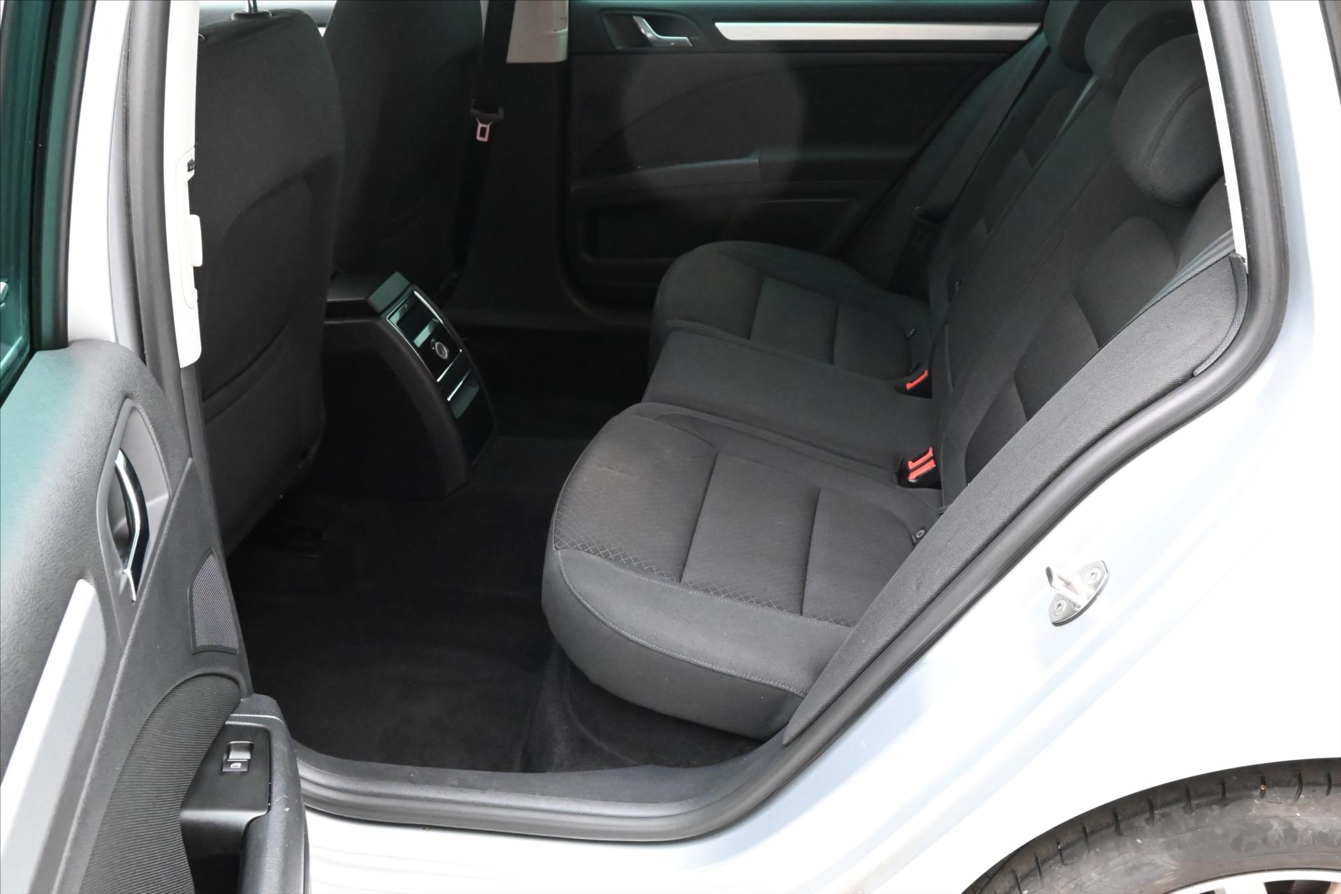 Hlavní fotografie vozu Škoda Superb 2,0 TDI 103 kW Ambition Servisní historie (14)