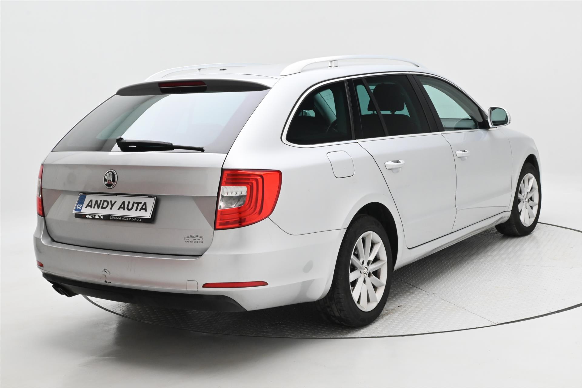 Hlavní fotografie vozu Škoda Superb 2,0 TDI 103 kW Ambition Servisní historie (5)