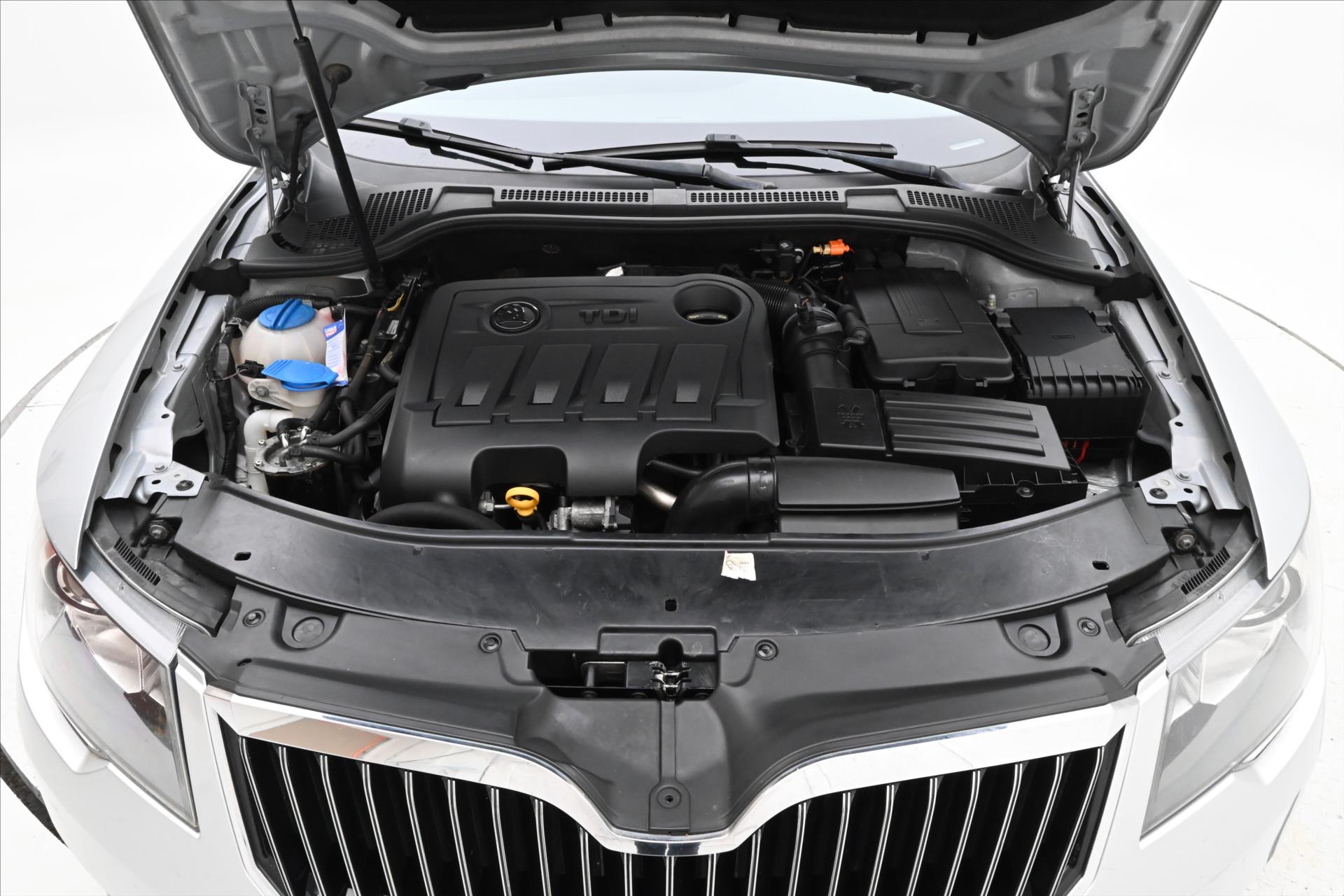 Hlavní fotografie vozu Škoda Superb 2,0 TDI 103 kW Ambition Servisní historie (9)