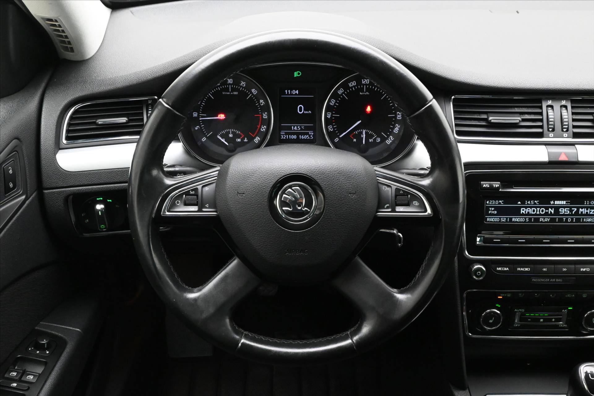 Main photo of the car Skoda Superb 2,0 TDI 103kW Ambition Serv. kniha (18)