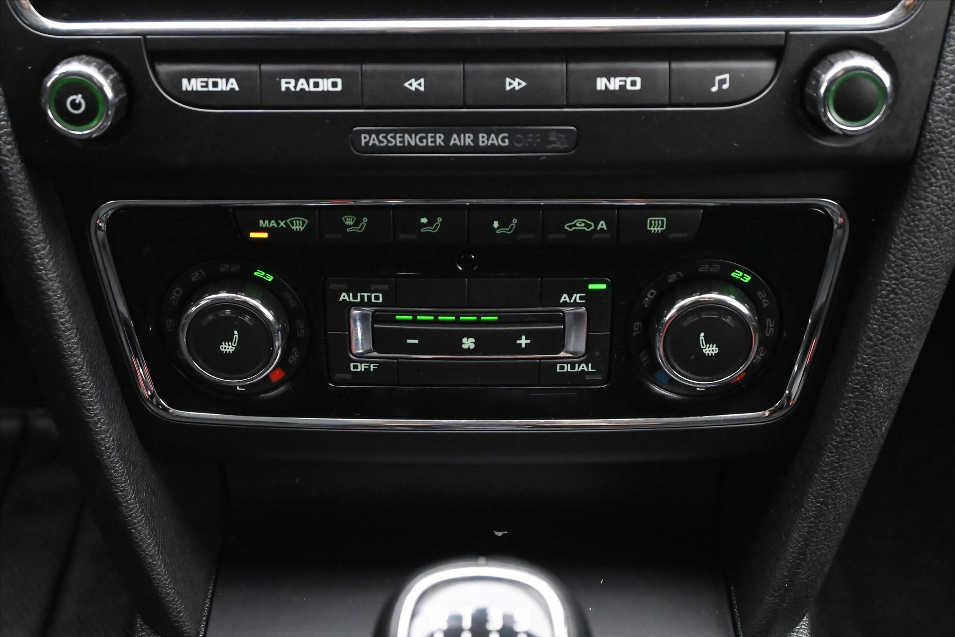 Main photo of the car Skoda Superb 2,0 TDI 103kW Ambition Serv. kniha (20)