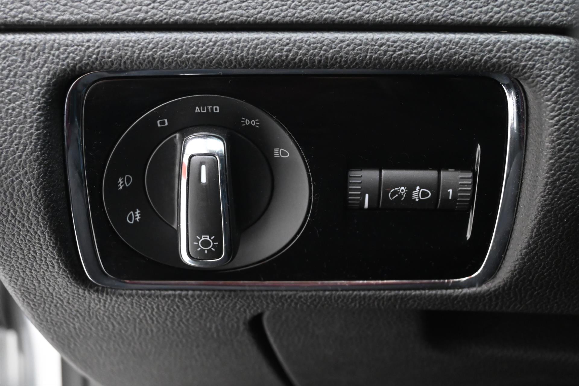 Main photo of the car Skoda Superb 2,0 TDI 103kW Ambition Serv. kniha (23)