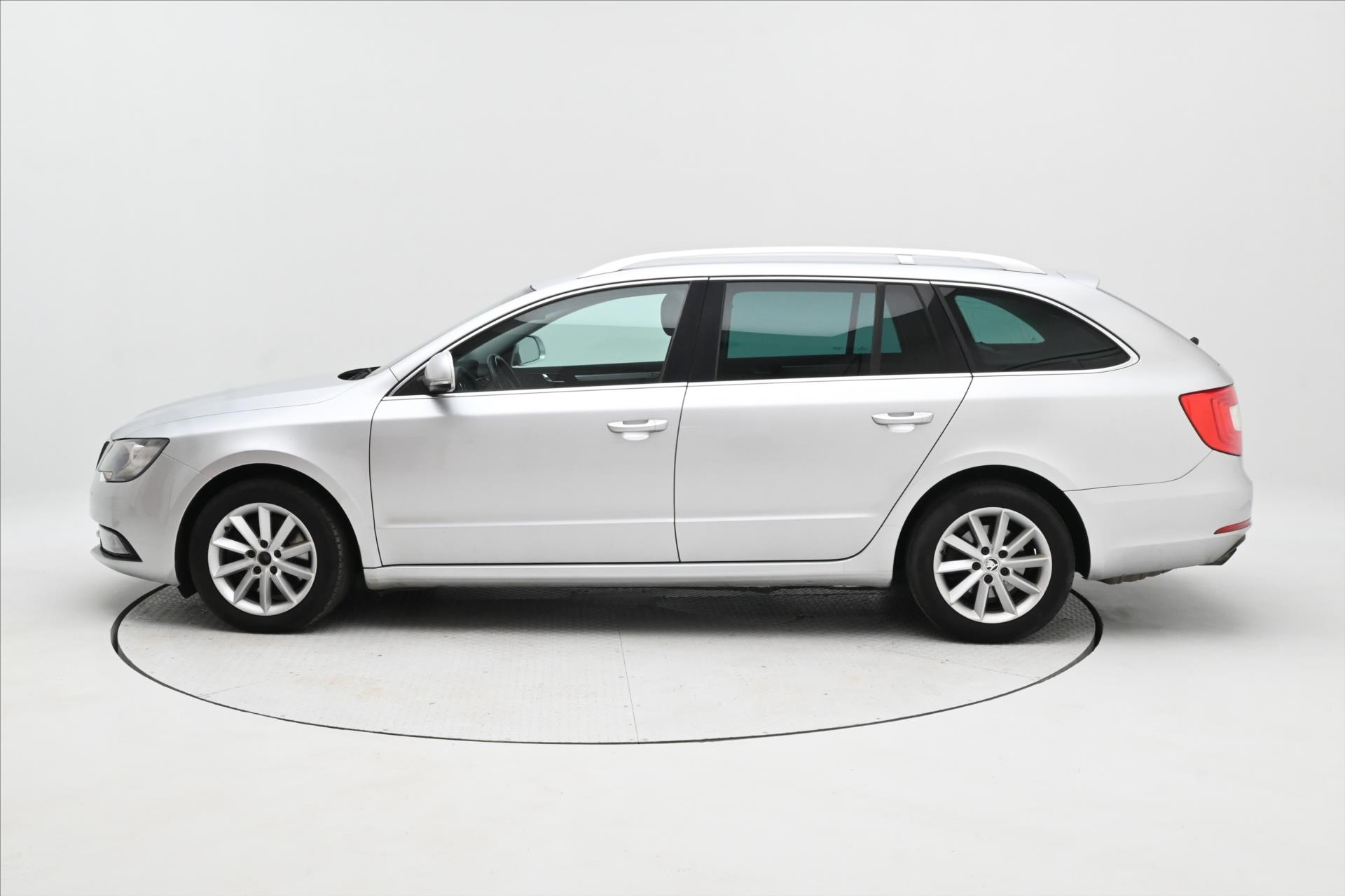 Main photo of the car Skoda Superb 2,0 TDI 103kW Ambition Serv. kniha (8)