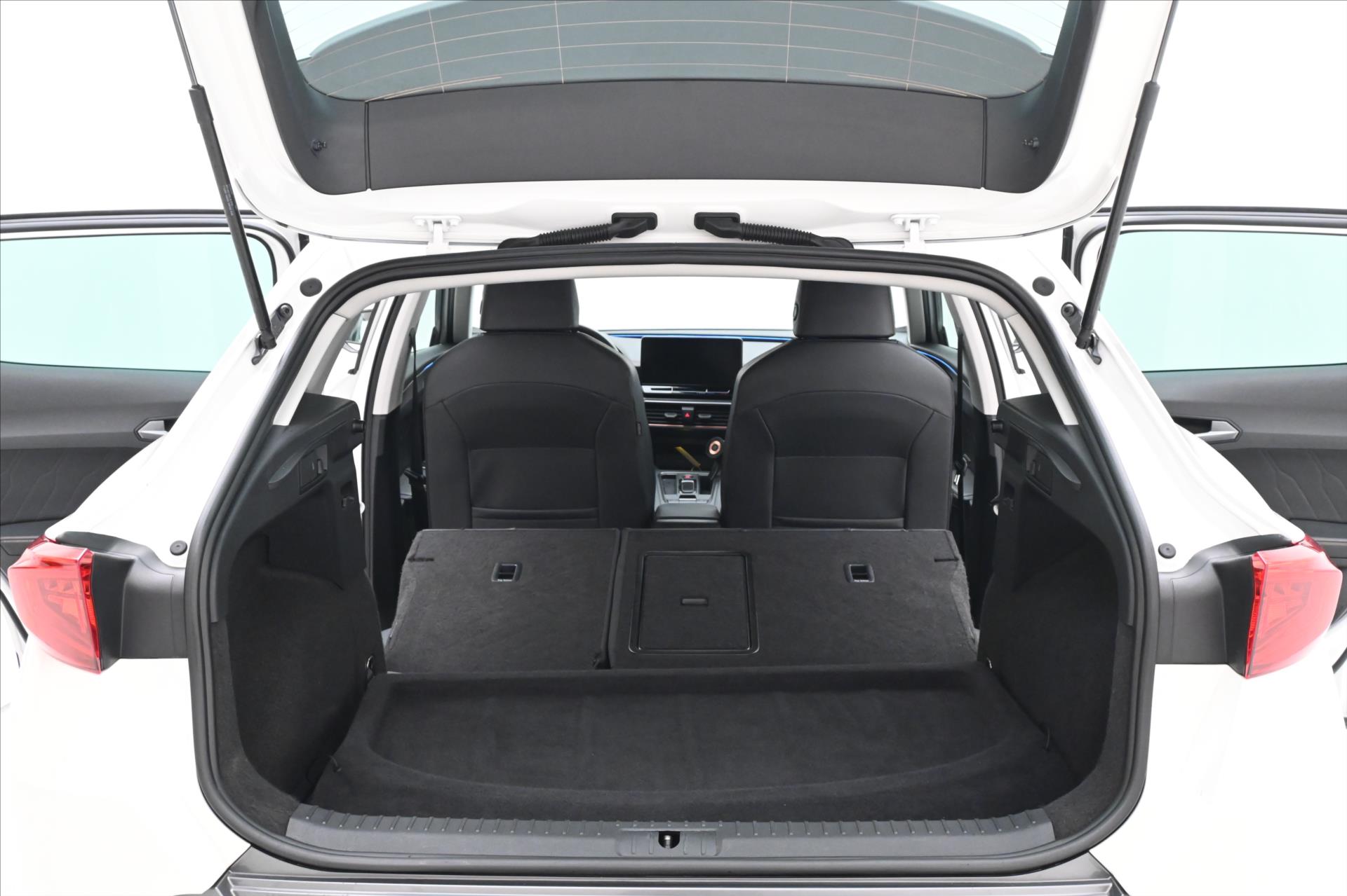 Hlavní fotografie vozu Cupra Formentor 2,0 TSI 140kW 4Drive DSG V TOVÁRNÍ ZÁRUCE (10)