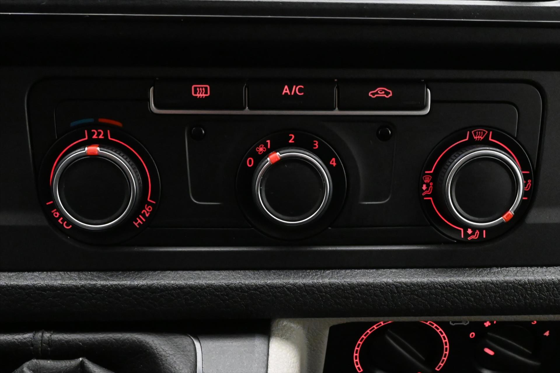 Hlavní fotografie vozu Volkswagen Transporter 2,0 TDI 75 kW 9 míst Záruka až 5 let (18)