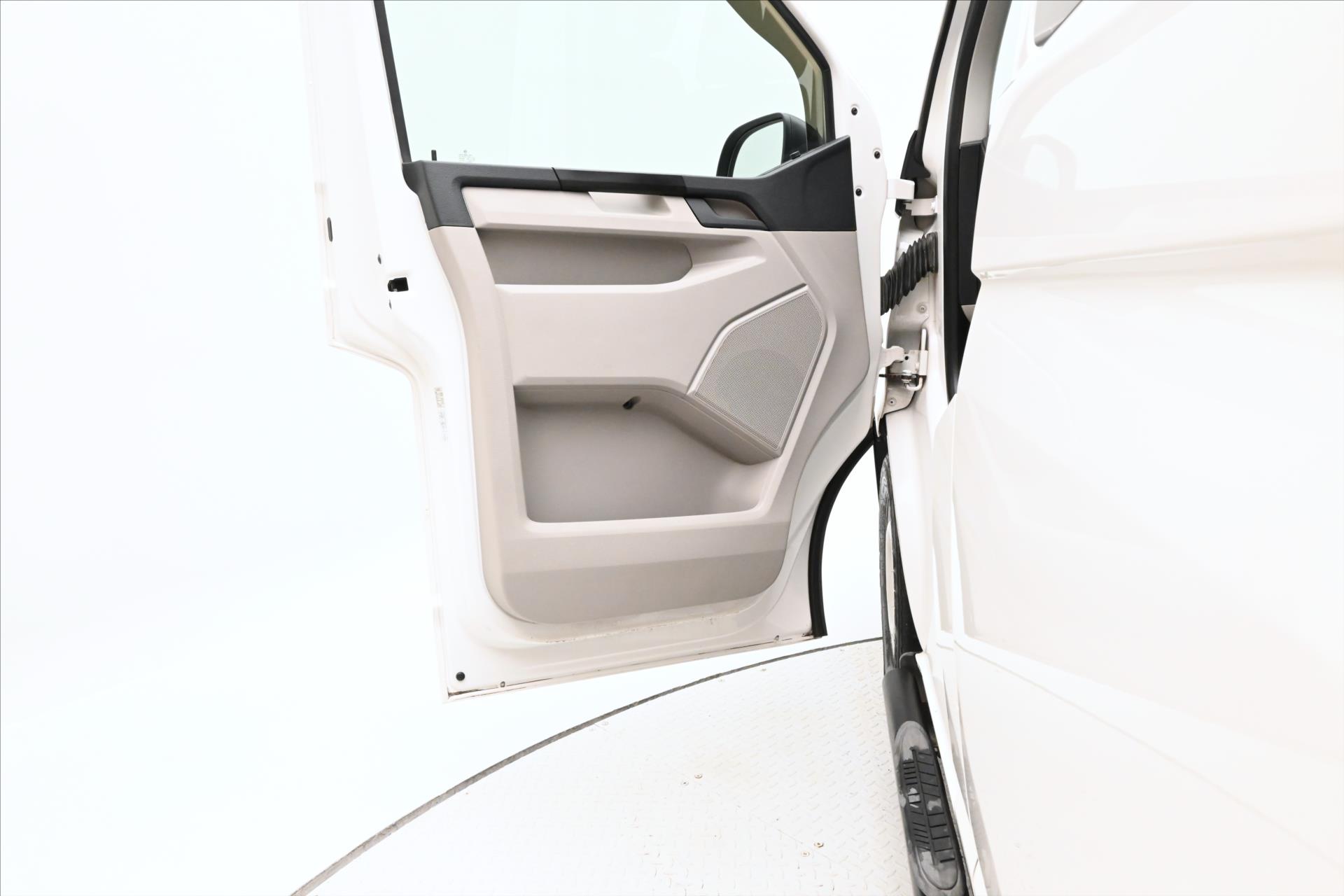 Hlavní fotografie vozu Volkswagen Transporter 2,0 TDI 75 kW 9 míst Záruka až 5 let (22)