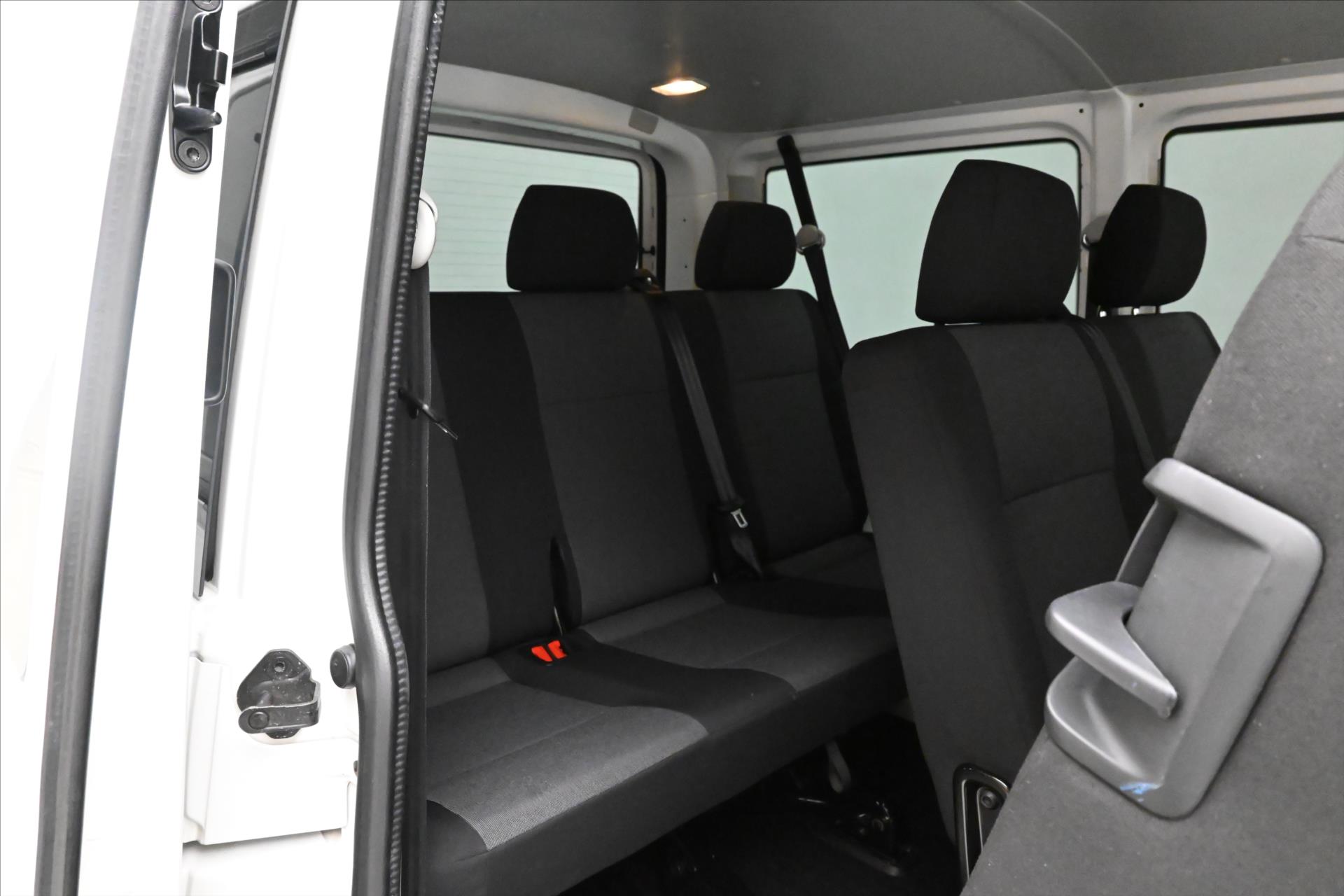 Hlavní fotografie vozu Volkswagen Transporter 2,0 TDI 75 kW 9 míst Záruka až 5 let (24)