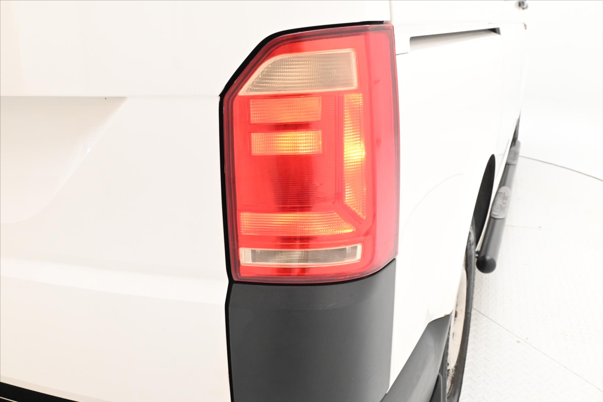 Hlavní fotografie vozu Volkswagen Transporter 2,0 TDI 75 kW 9 míst Záruka až 5 let (26)