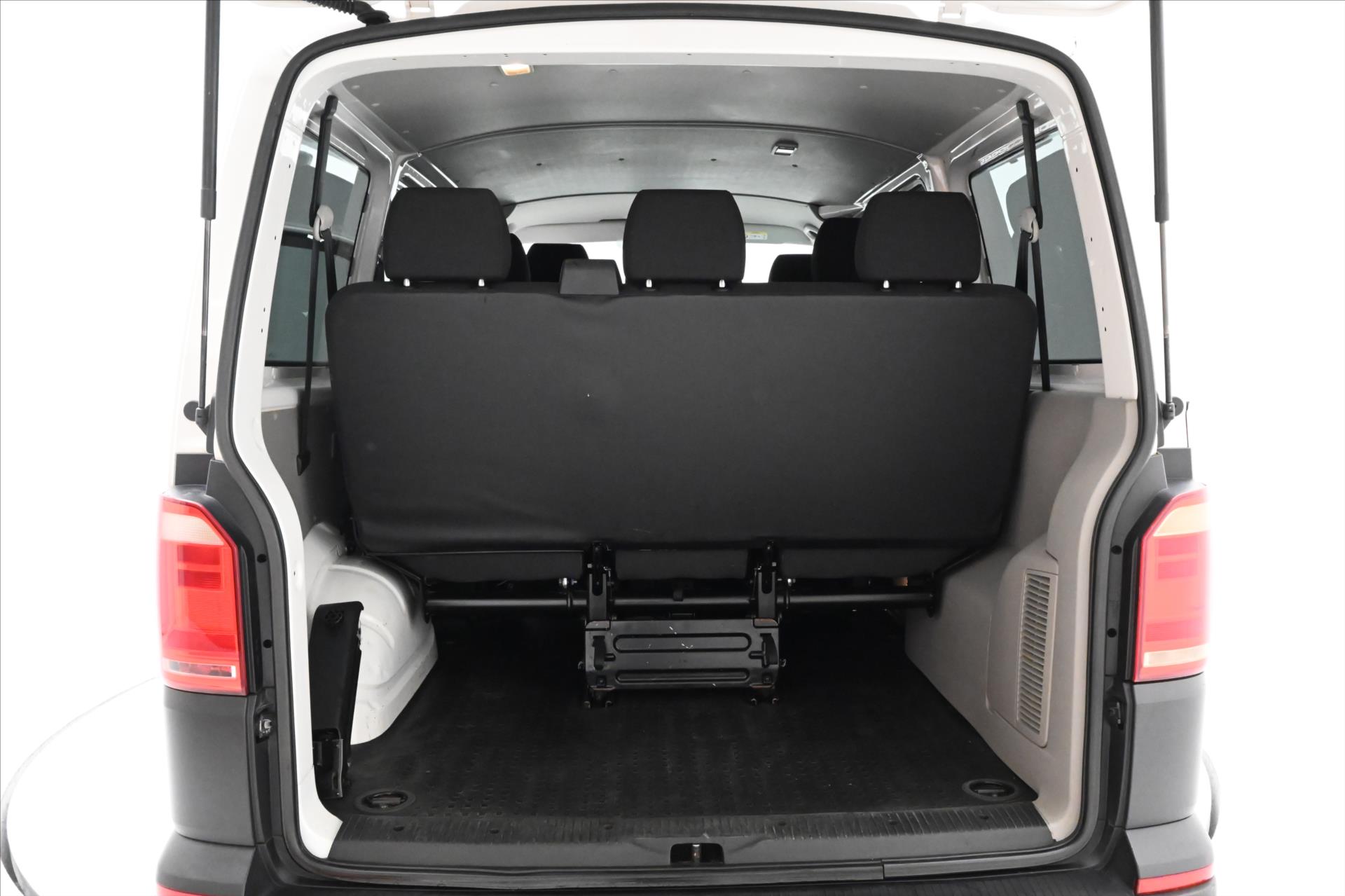 Hlavní fotografie vozu Volkswagen Transporter 2,0 TDI 75kW 9 míst Záruka až 5 let (9)