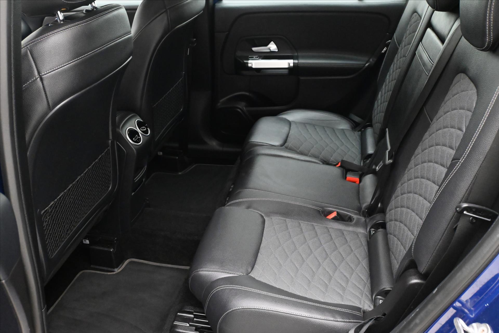 Main photo of the car Mercedes-Benz GLB 2.0 220d 140 kW 4MATIC Warranty up to 5 years (14)