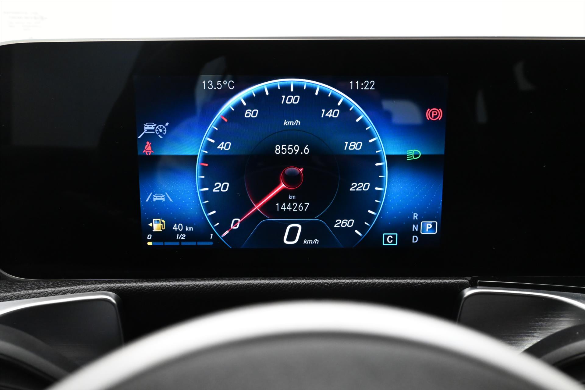 Main photo of the car Mercedes-Benz GLB 2.0 220d 140 kW 4MATIC Warranty up to 5 years (16)