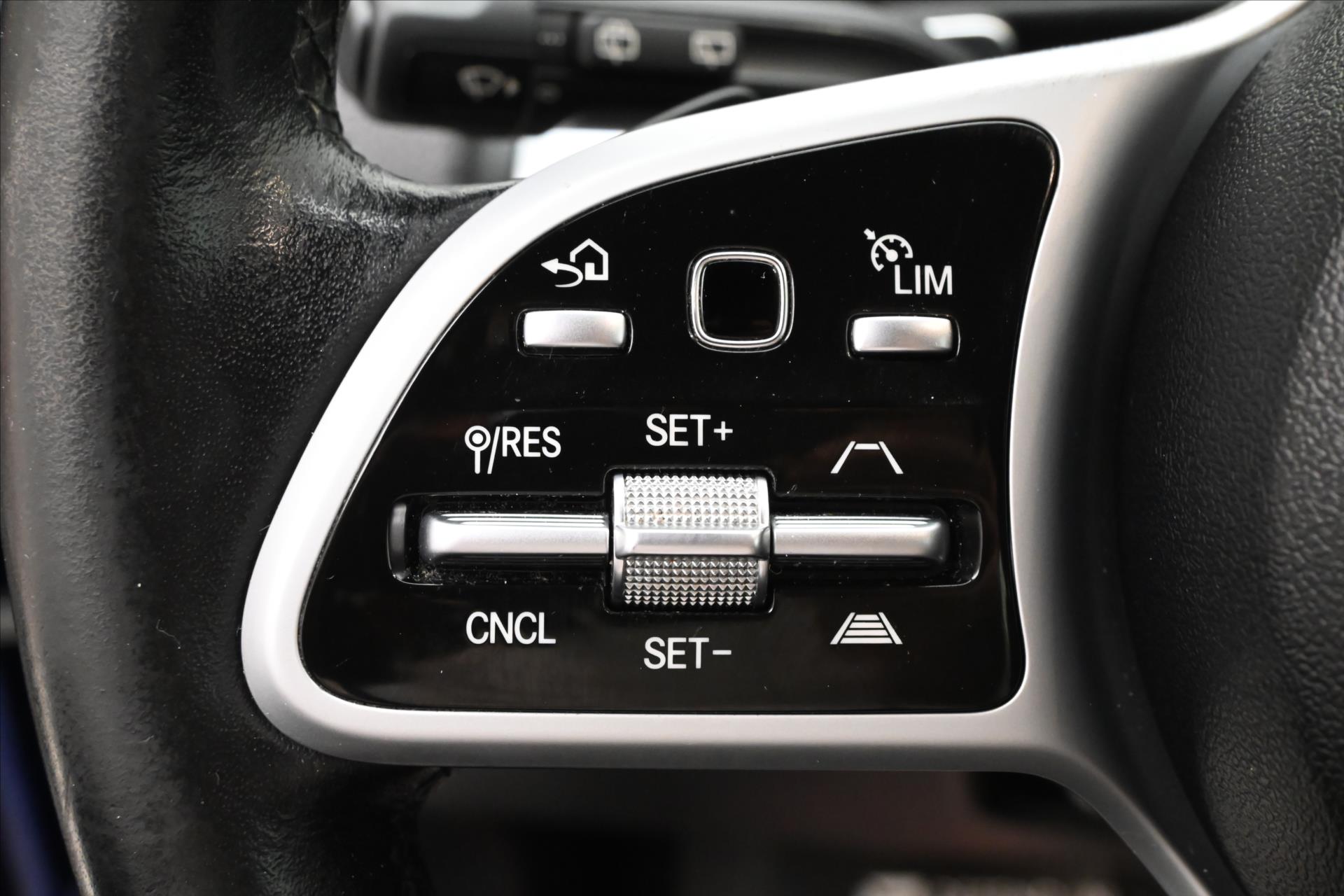 Main photo of the car Mercedes-Benz GLB 2.0 220d 140 kW 4MATIC Warranty up to 5 years (23)