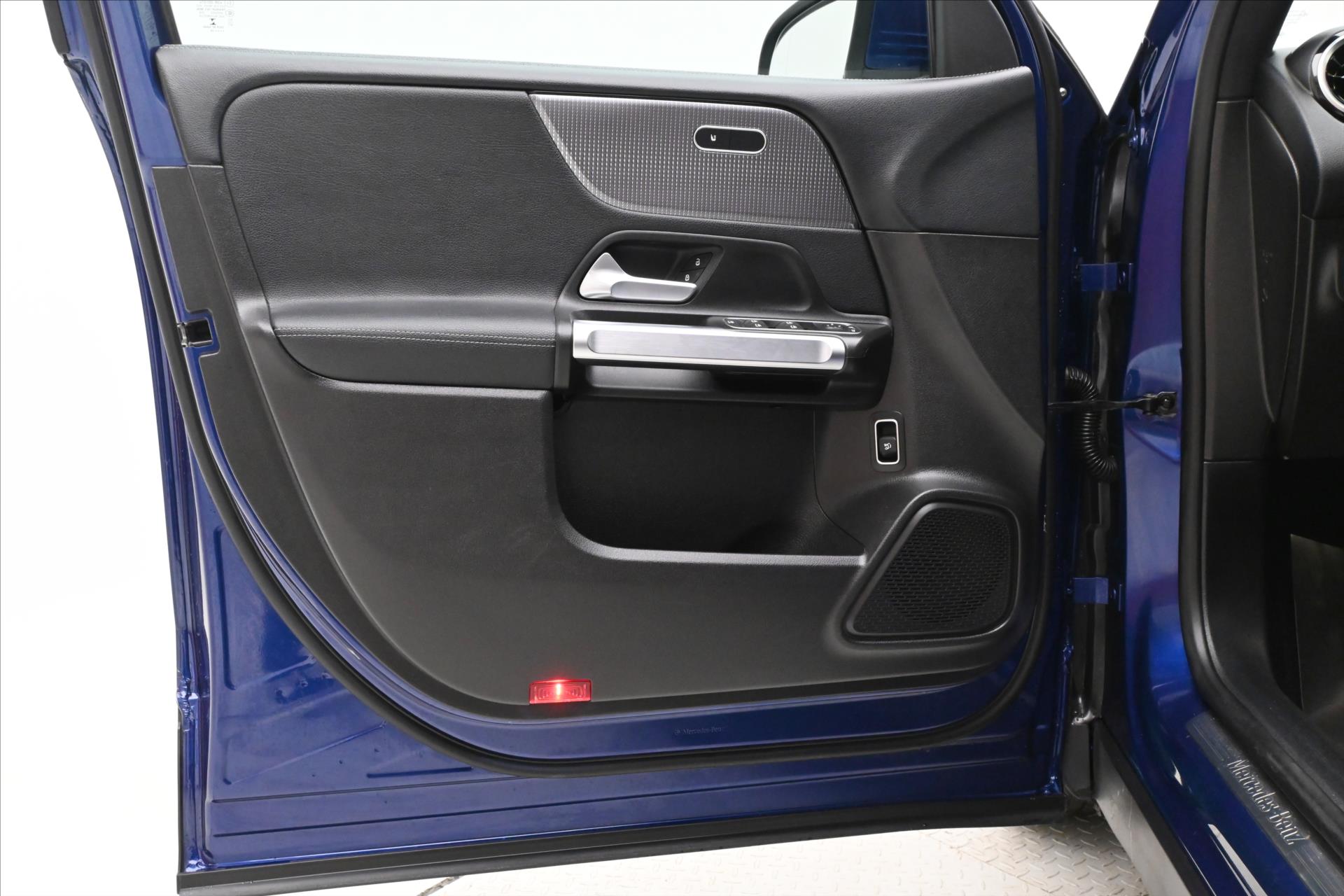 Main photo of the car Mercedes-Benz GLB 2.0 220d 140 kW 4MATIC Warranty up to 5 years (24)