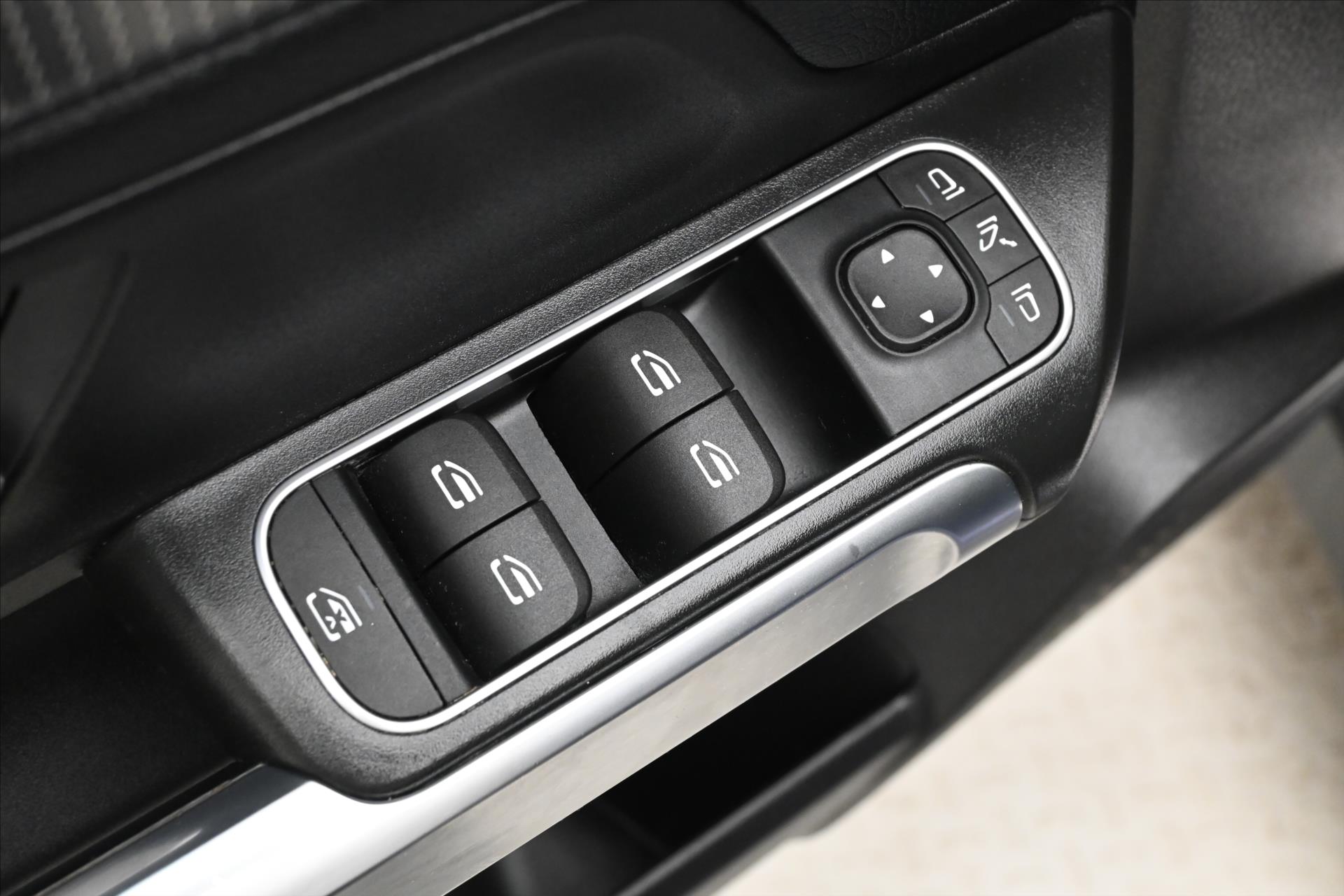 Main photo of the car Mercedes-Benz GLB 2.0 220d 140 kW 4MATIC Warranty up to 5 years (25)