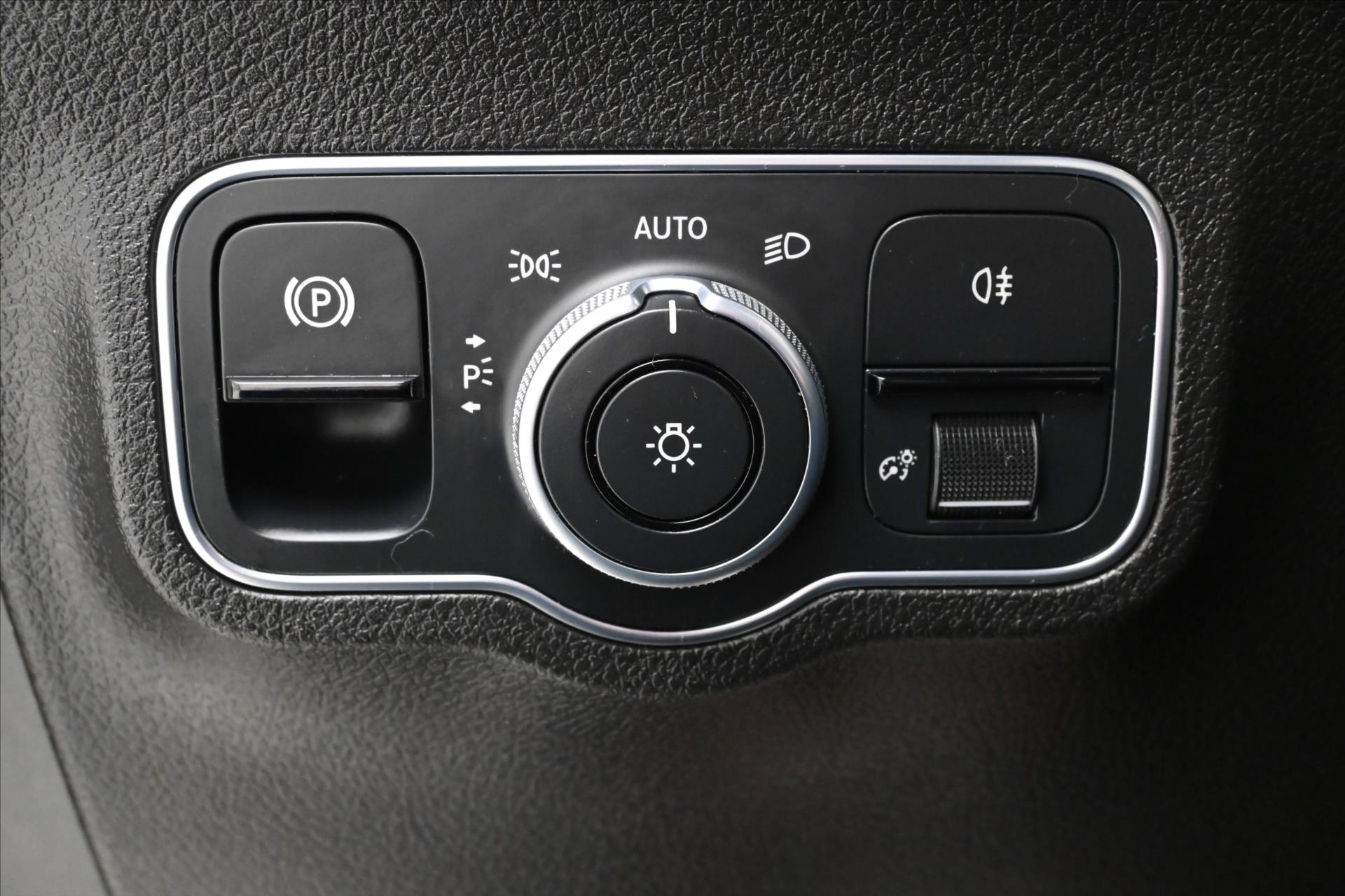 Main photo of the car Mercedes-Benz GLB 2.0 220d 140 kW 4MATIC Warranty up to 5 years (26)