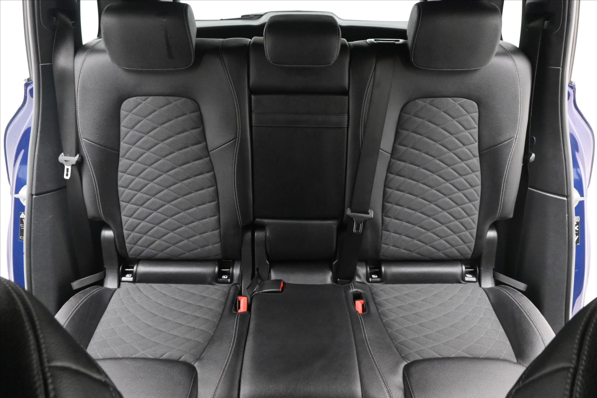 Main photo of the car Mercedes-Benz GLB 2.0 220d 140 kW 4MATIC Warranty up to 5 years (28)