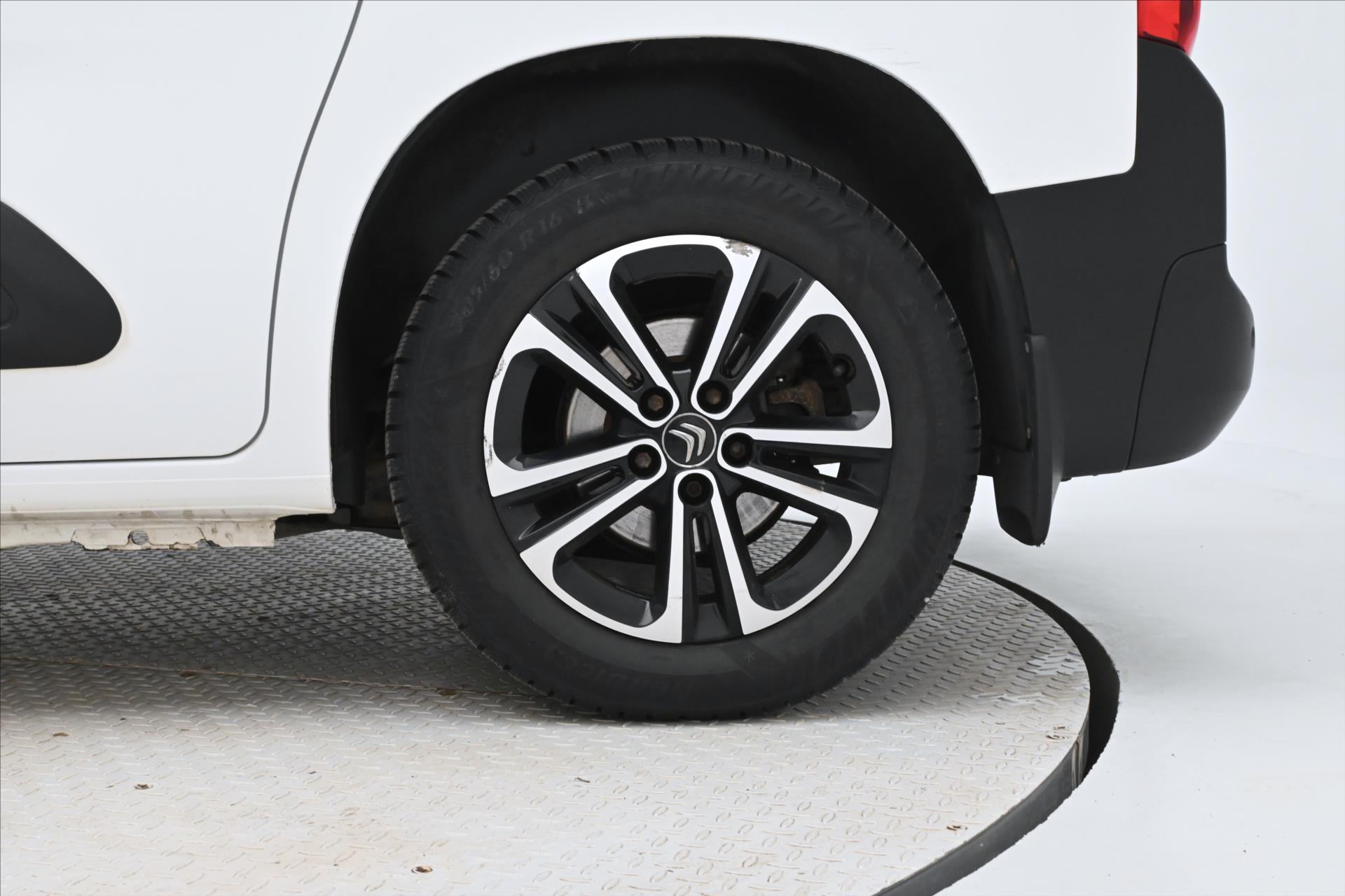 Main photo of the car Citroën Berlingo 1.5 BlueHDI 96 kW EAT8 FEEL Warranty up to 5 years (30)