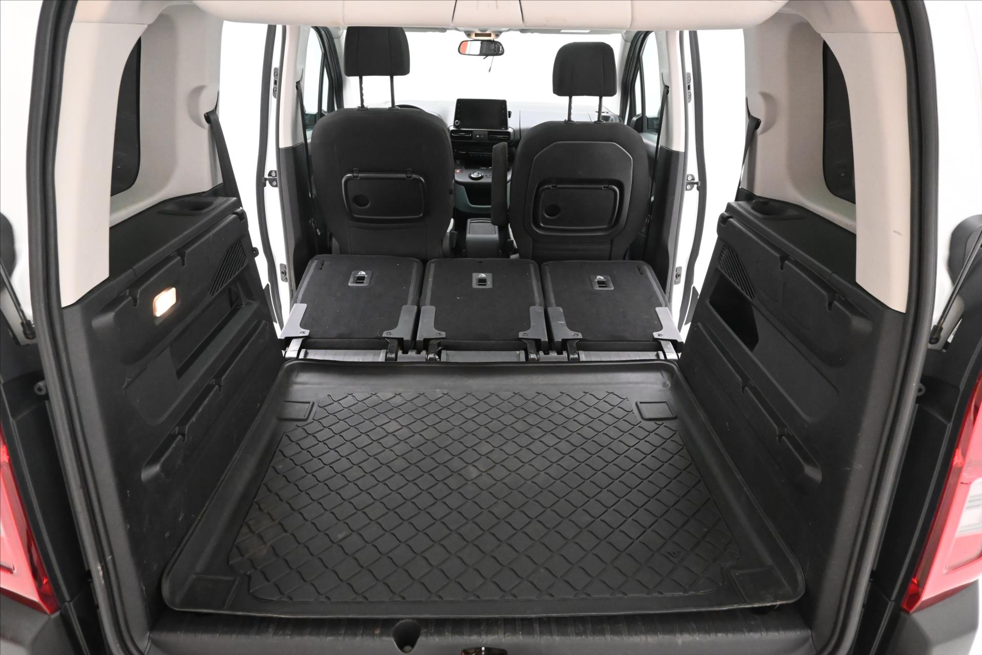 Hlavní fotografie vozu Citroën Berlingo 1,5 BlueHDI 96kW EAT8 FEEL Záruka až 5 let (11)