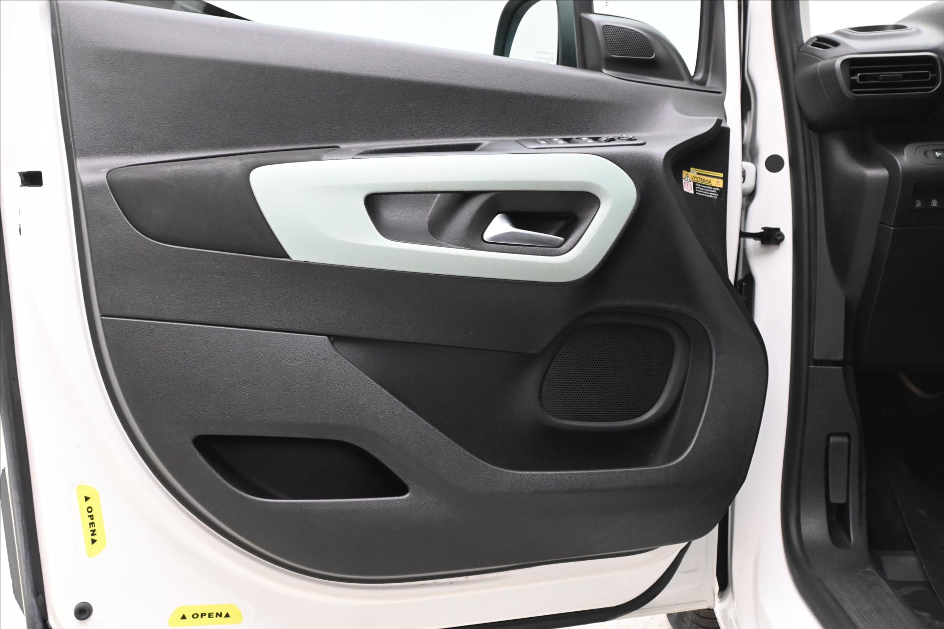 Hlavní fotografie vozu Citroën Berlingo 1,5 BlueHDI 96kW EAT8 FEEL Záruka až 5 let (23)