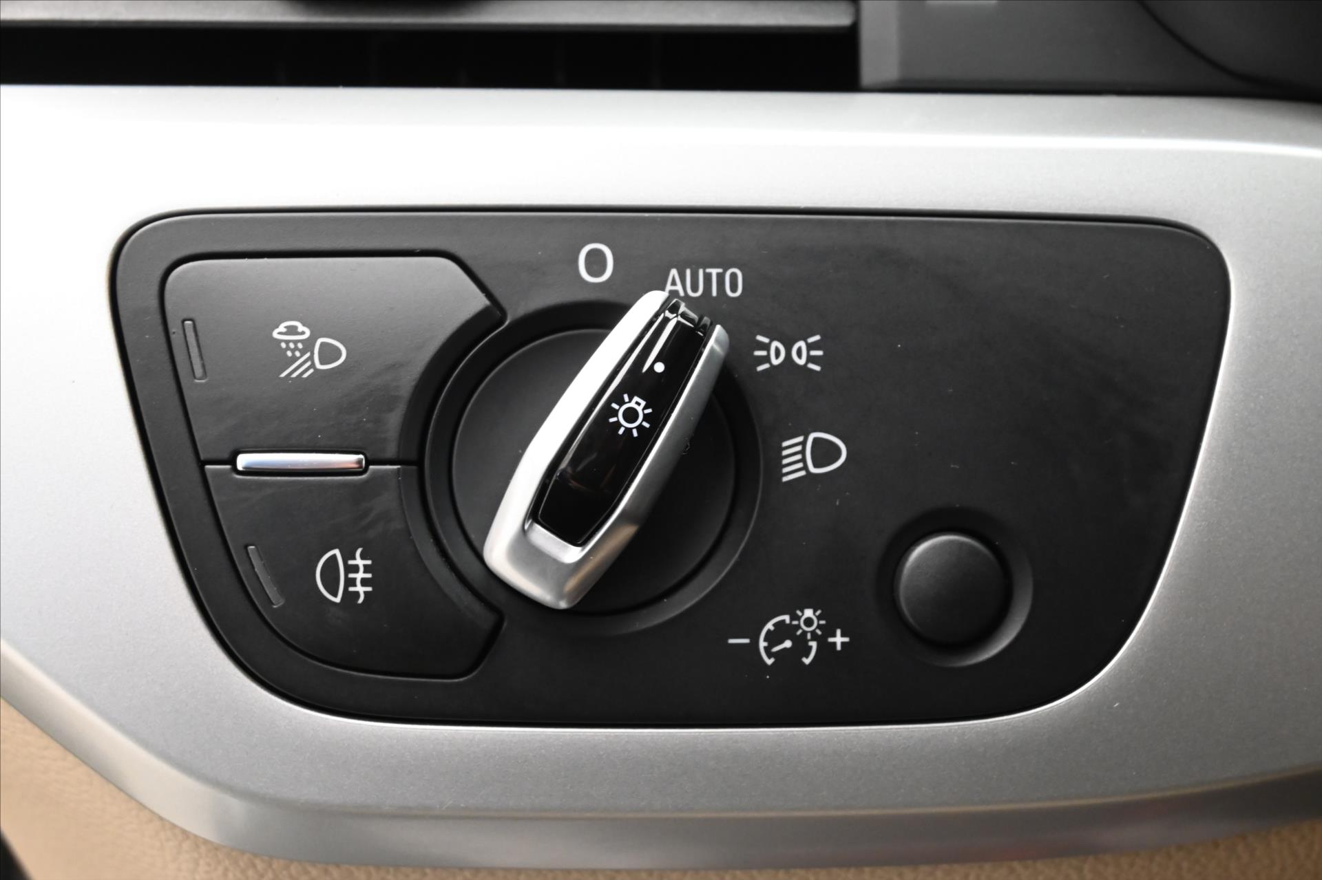 Hlavní fotografie vozu Audi A4 2,0 TDI 110 kW ULTRA Záruka až 5 let (26)