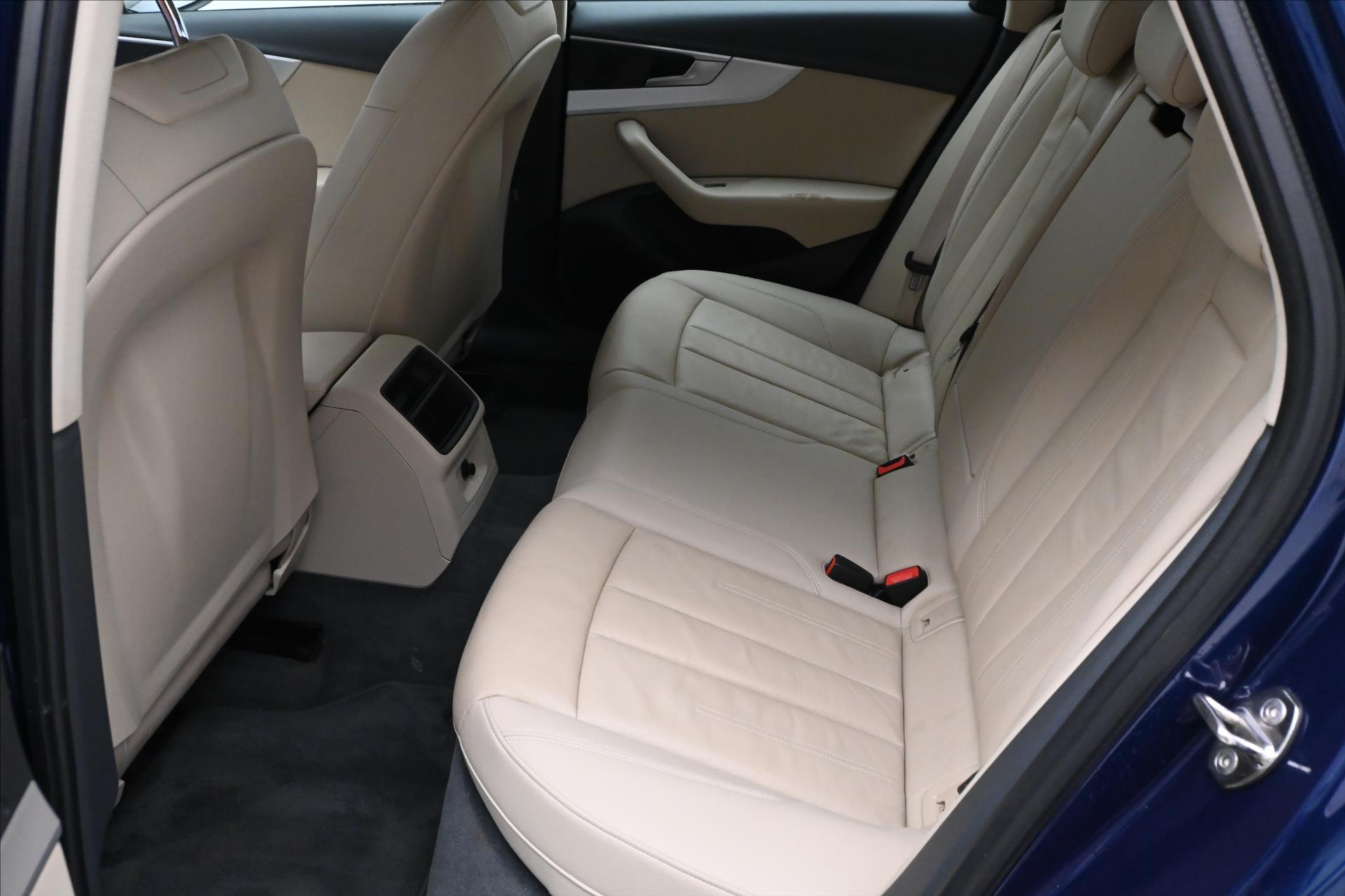 Hlavní fotografie vozu Audi A4 2,0 TDI 110kW ULTRA Záruka až 5 let (14)